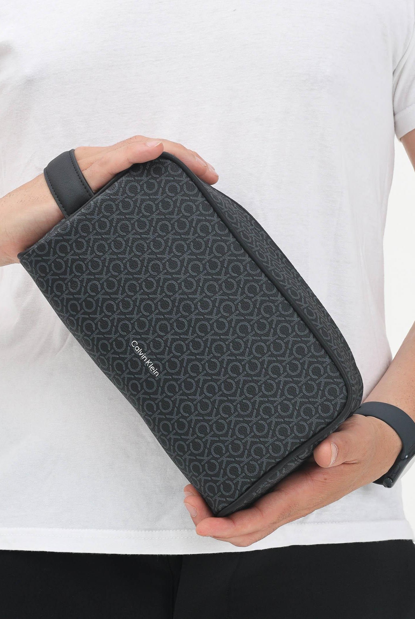 CALVIN KLEIN Pochette nera da uomo con logo monogram LV04D1041G UB1 CALVIN KLEIN