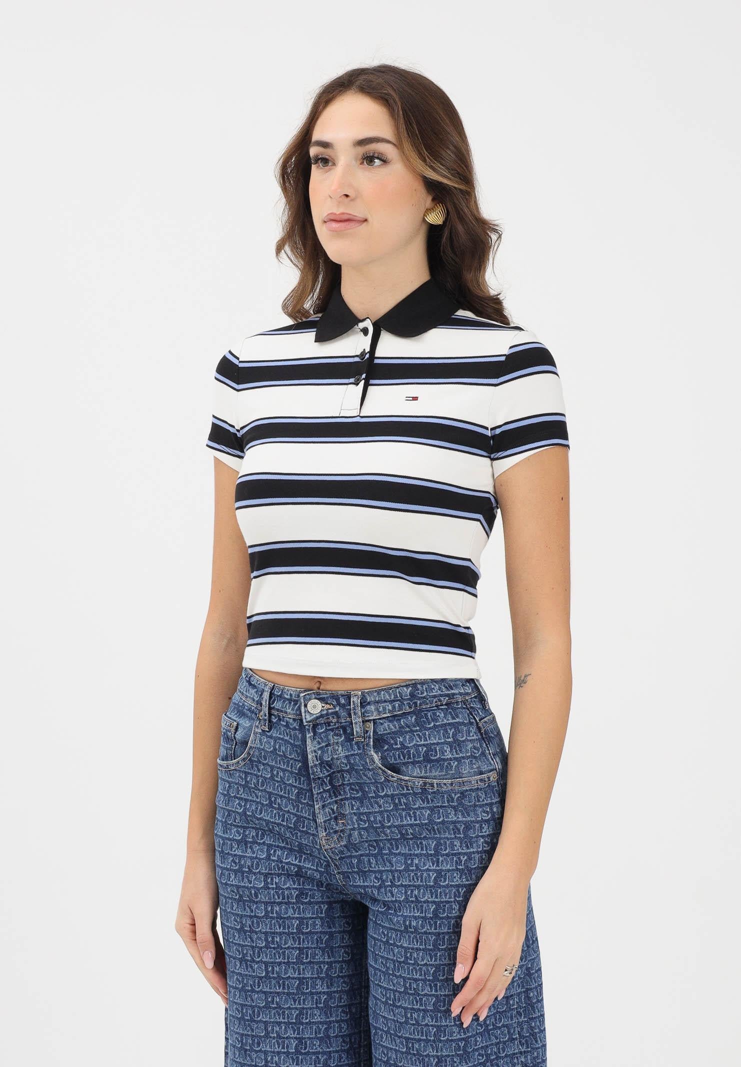 TOMMY JEANS Polo a manica corta bianca e blu da donna caratterizzata da una fantasia a righe orizzontali DW0DW21931 0FB TOMMY JEANS