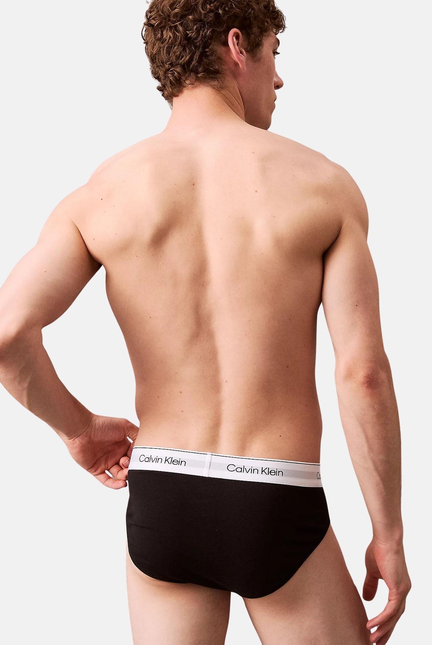 CALVIN KLEIN Set composto da tre slip bianco, nero e grigio da uomo con vita elastica logata 000NB3962A MP1 CALVIN KLEIN