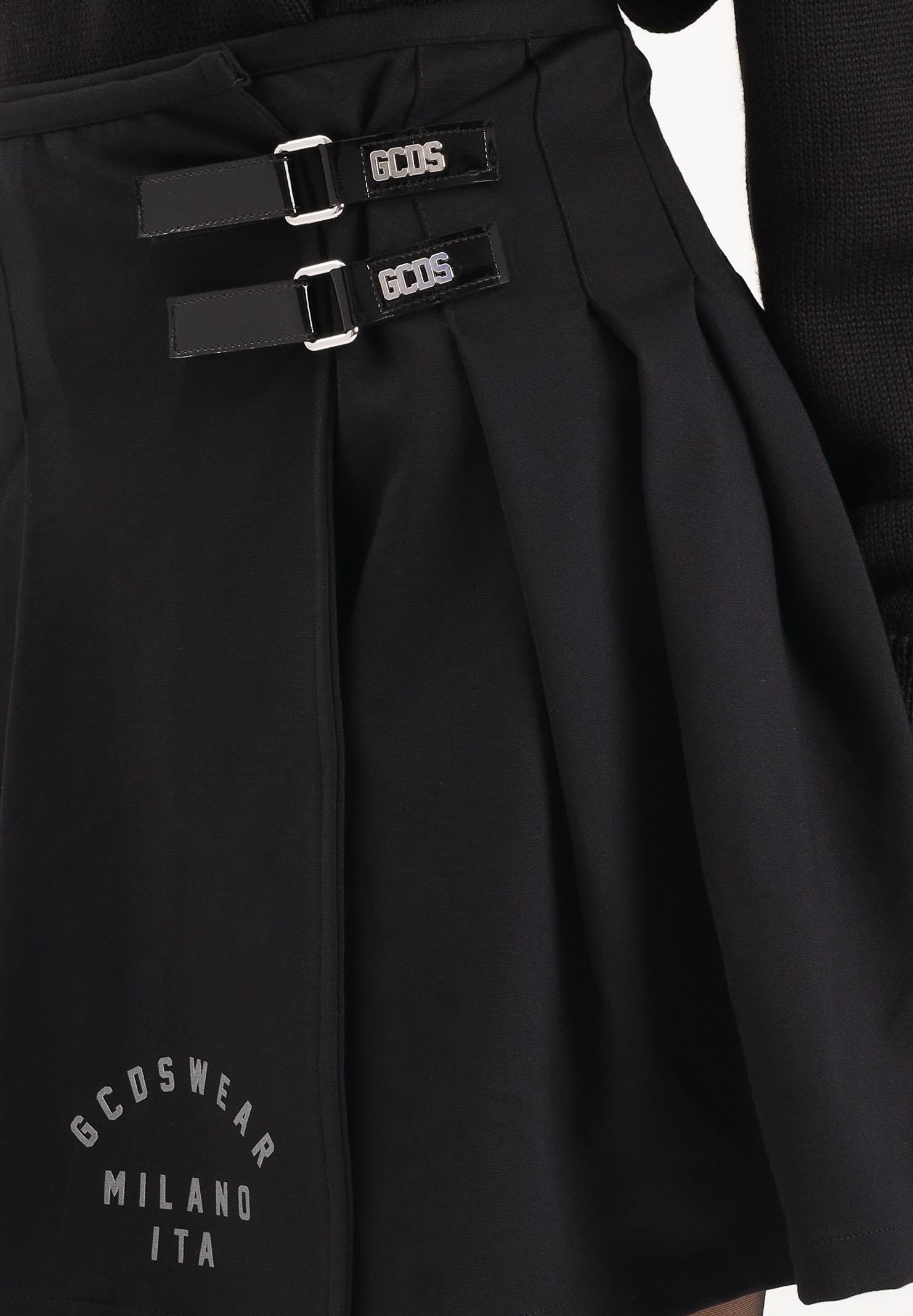 GCDS Gonna corta nera da donna dallo stile college B2CW3206KJ7 99 GCDS