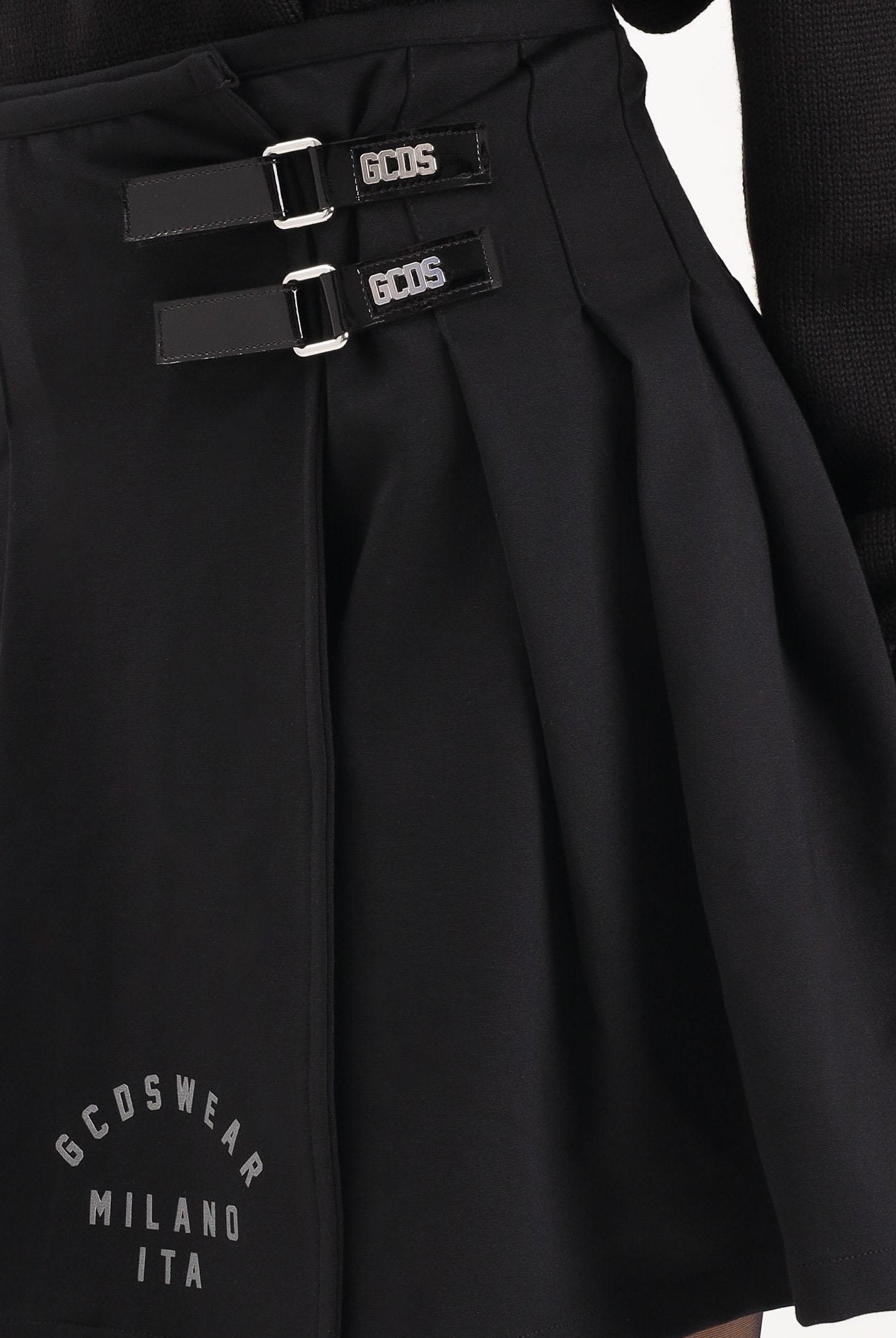 GCDS Gonna corta nera da donna dallo stile college B2CW3206KJ7 99 GCDS