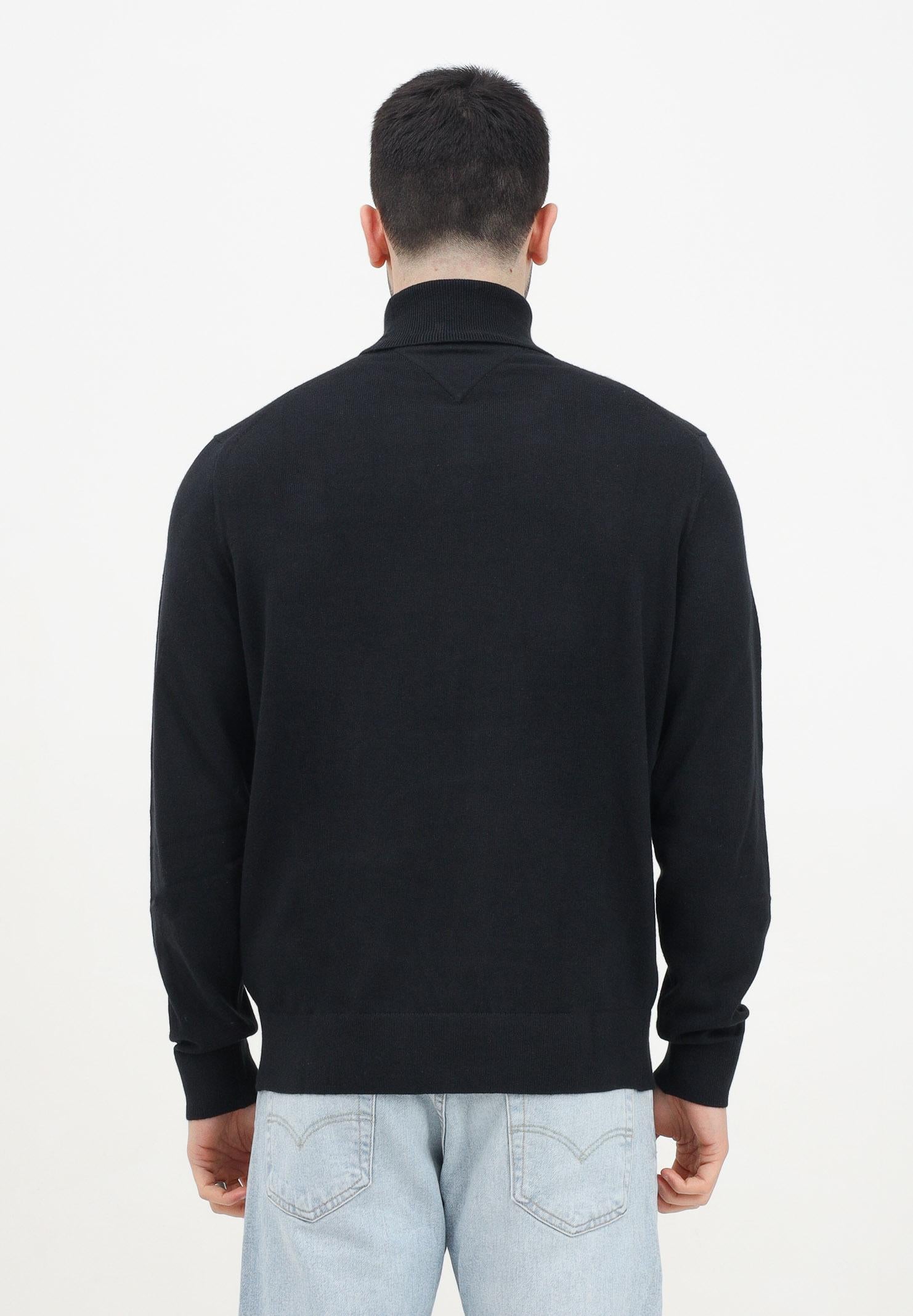 TOMMY HILFIGHER Maglioncino a collo alto nero da uomo con logo MW0MW28048BDS . TOMMY HILFIGER