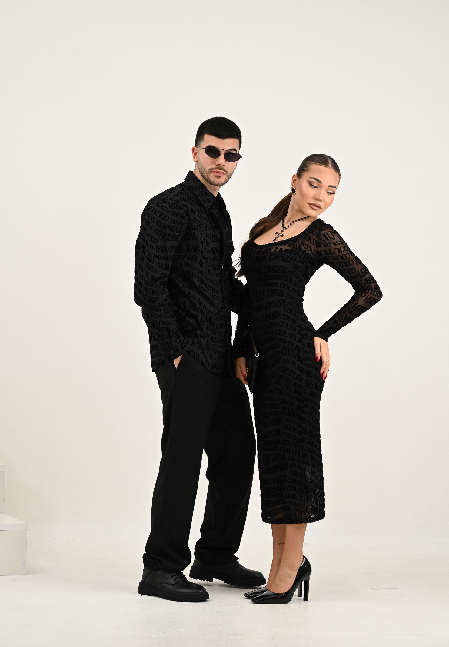 VERSACE JEANS COUTURE Abito midi nero da donna con motivo Liquify Logomania 79HAO920JS490 899 VERSACE JEANS COUTURE