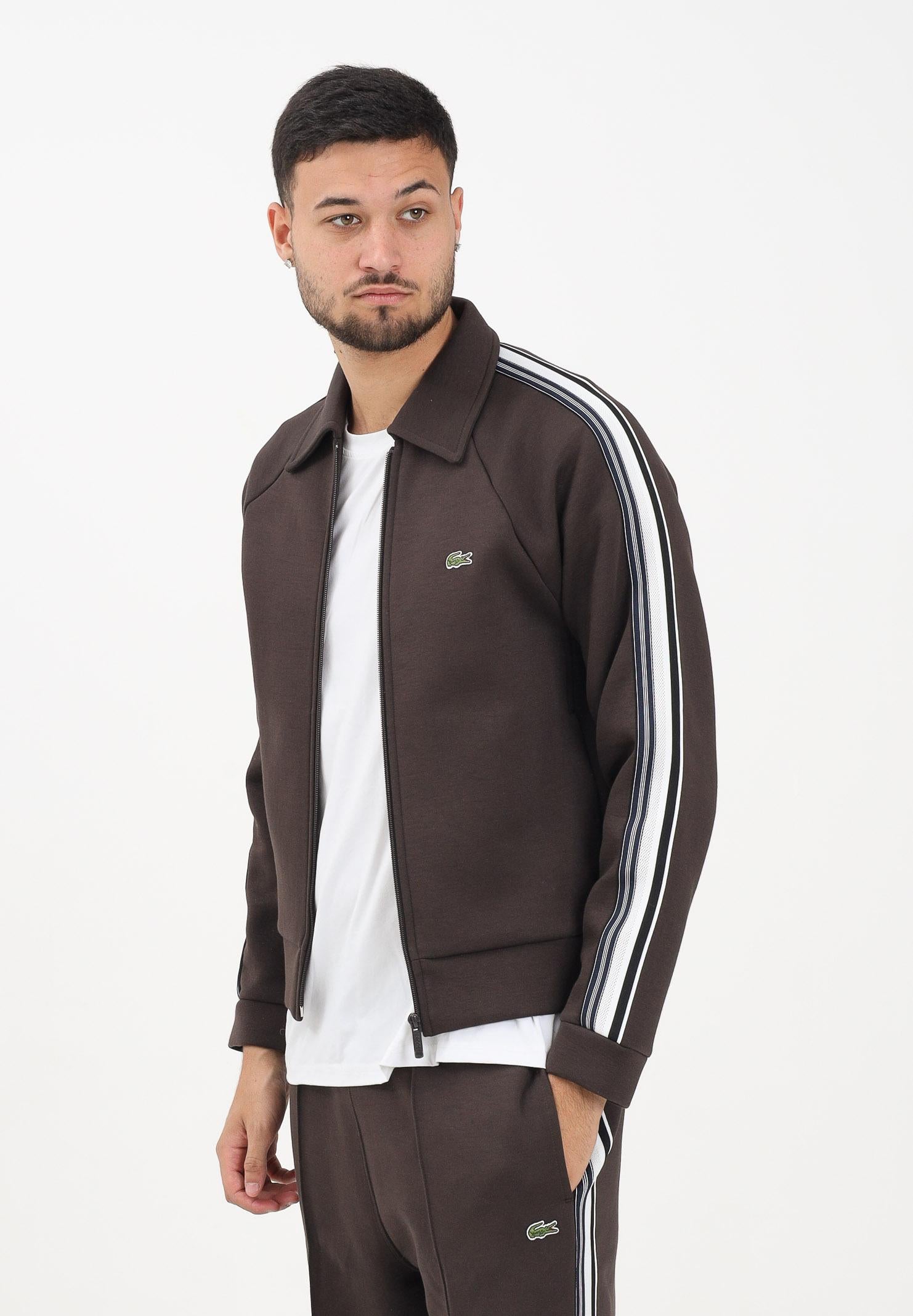LACOSTE Felpa con zip marrone da uomo caratterizzato da bande a contrasto e logo SH5927 SKB LACOSTE