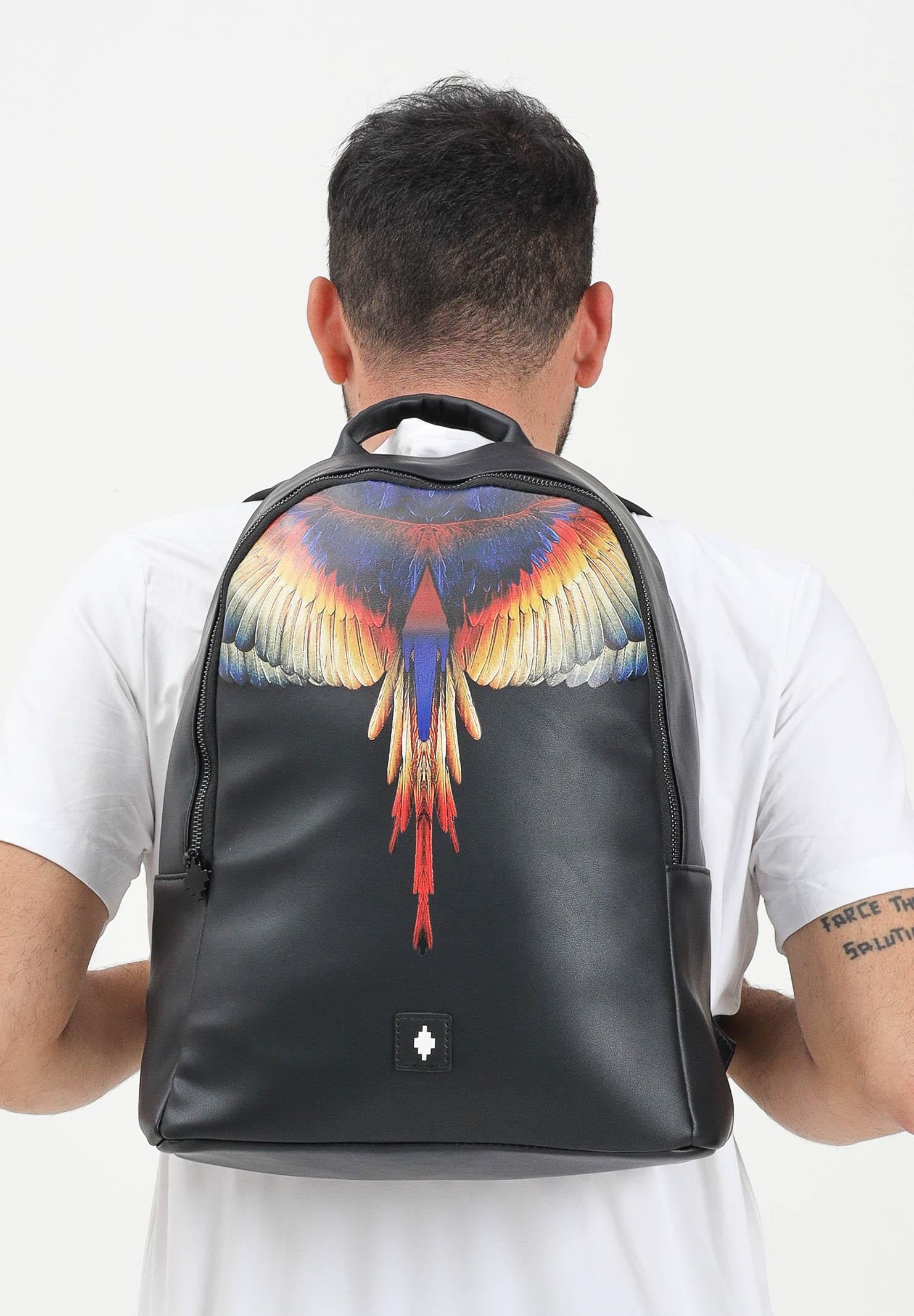 MARCELO BURLON COUNTY OF MILAN Zaino nero per uomo e donna con stampa COMAF250113 . MARCELO BURLON COUNTY OF MILAN