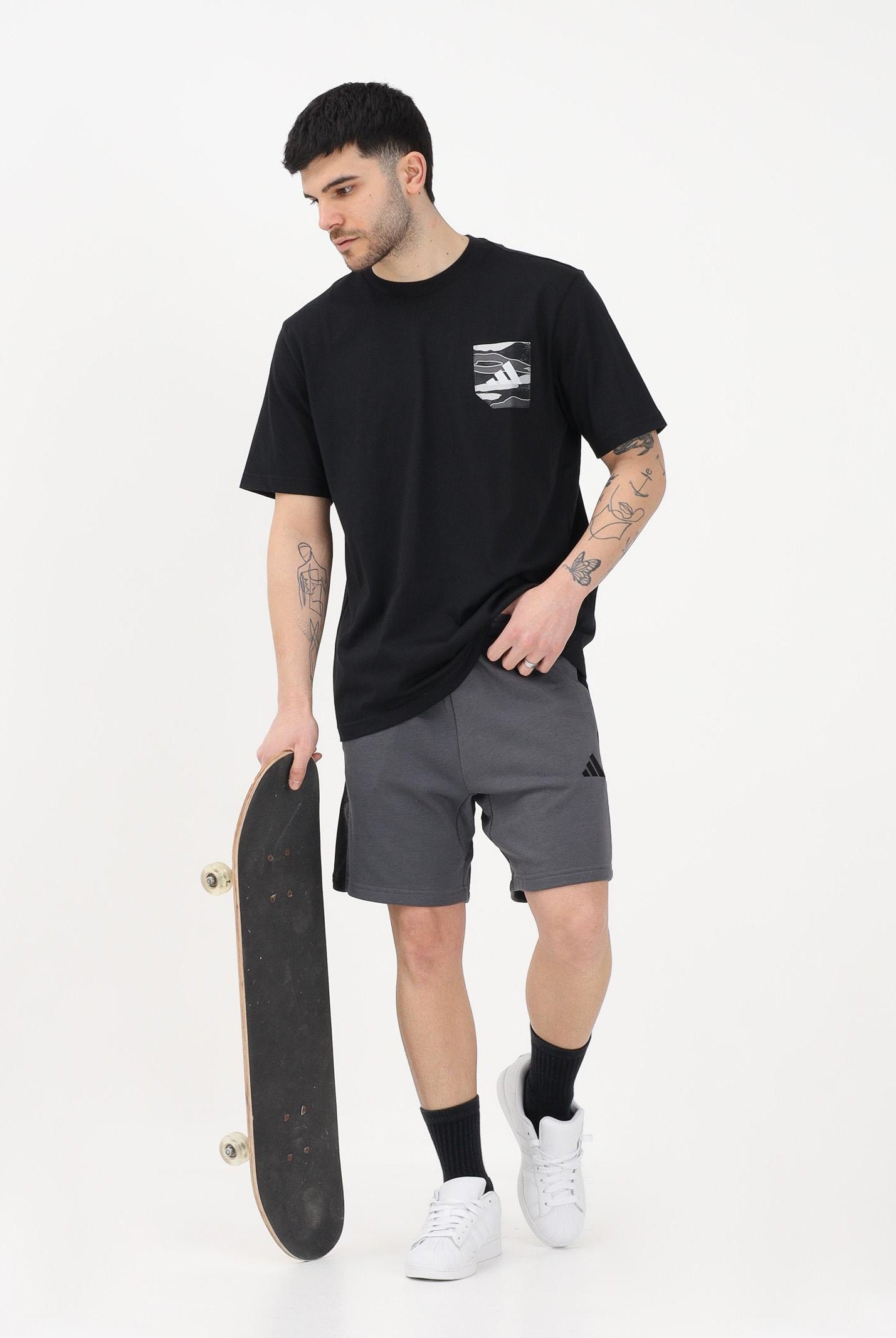 ADIDAS PERFORMANCE T-shirt a manica corta CAMO WOVEN POCKET GRAPHIC nera da uomo JZ7497 . ADIDAS PERFORMANCE