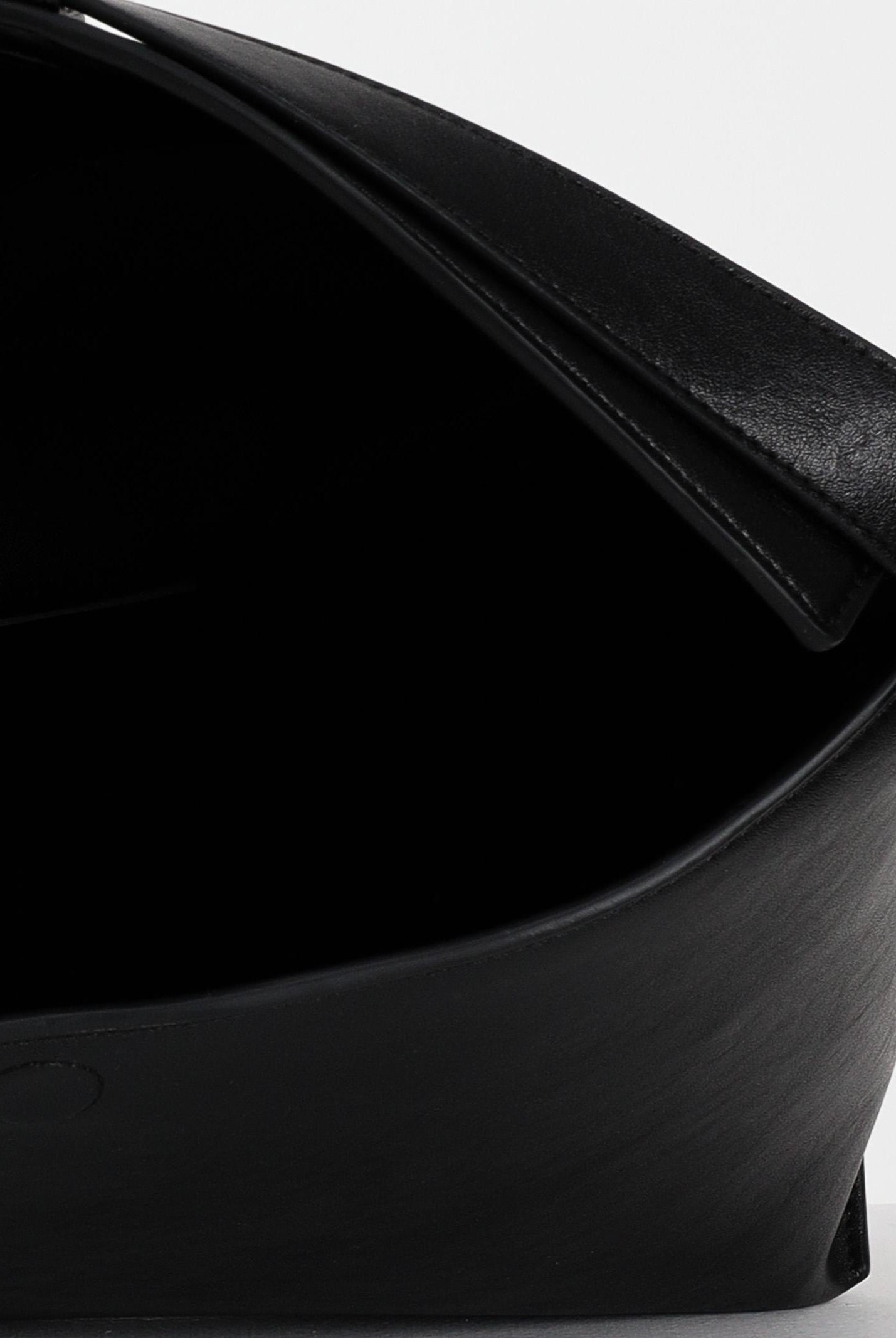 GCDS Shopper nera da donna con ciondolo cubo logato GCDSMMC001 99 GCDS