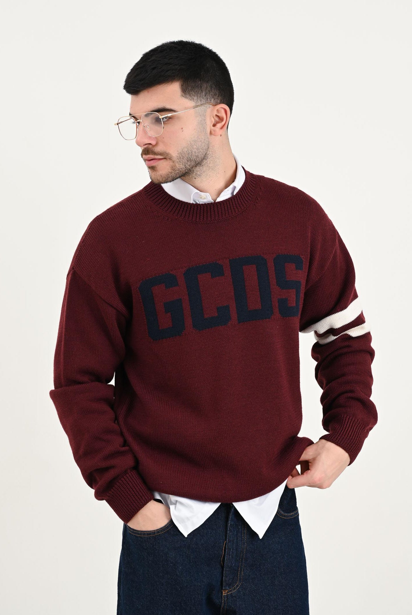 GCDS Maglione girocollo bordeaux per uomo e donna con logo e bande a contrasto B2XM1506I5 49 GCDS