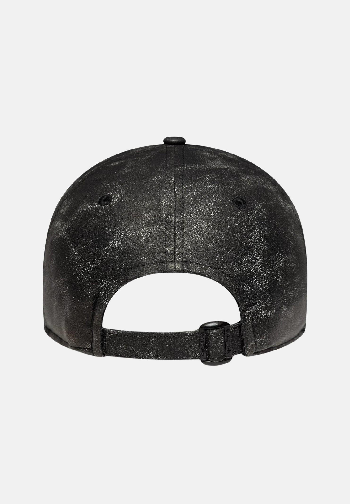 NEW ERA Cappello con visiera 9TWENTY New York Yankees MLB Worn in ecopelle nera per uomo e donna 60758953 . NEW ERA