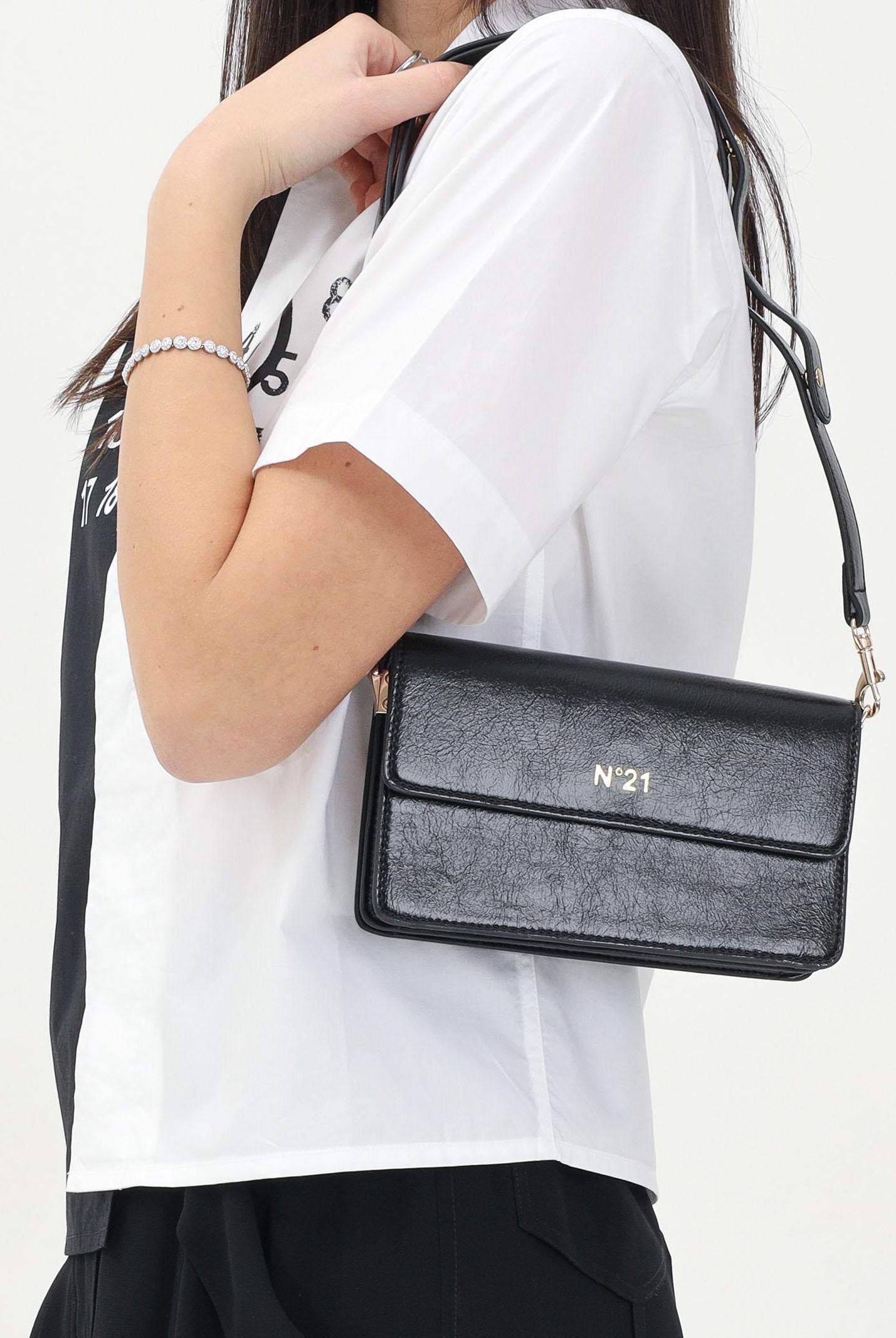 N21 Pochette nera da donna effetto lucido dalla forma rettangolare N2104RN0246 0N900 N21