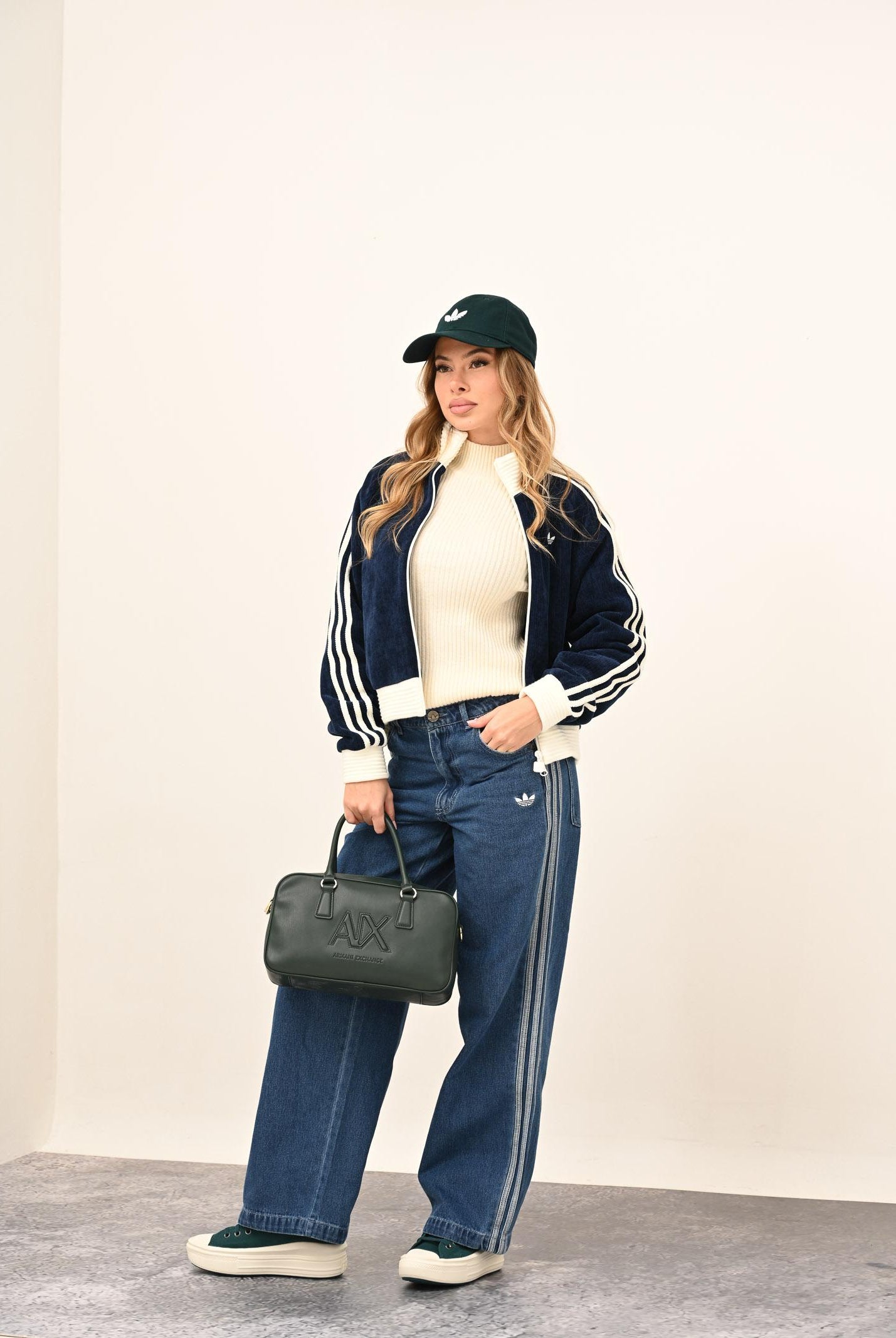 ADIDAS ORIGINALS Jeans Adicolor Denim 3-Stripes in denim chiaro da donna JD2574 . ADIDAS ORIGINALS