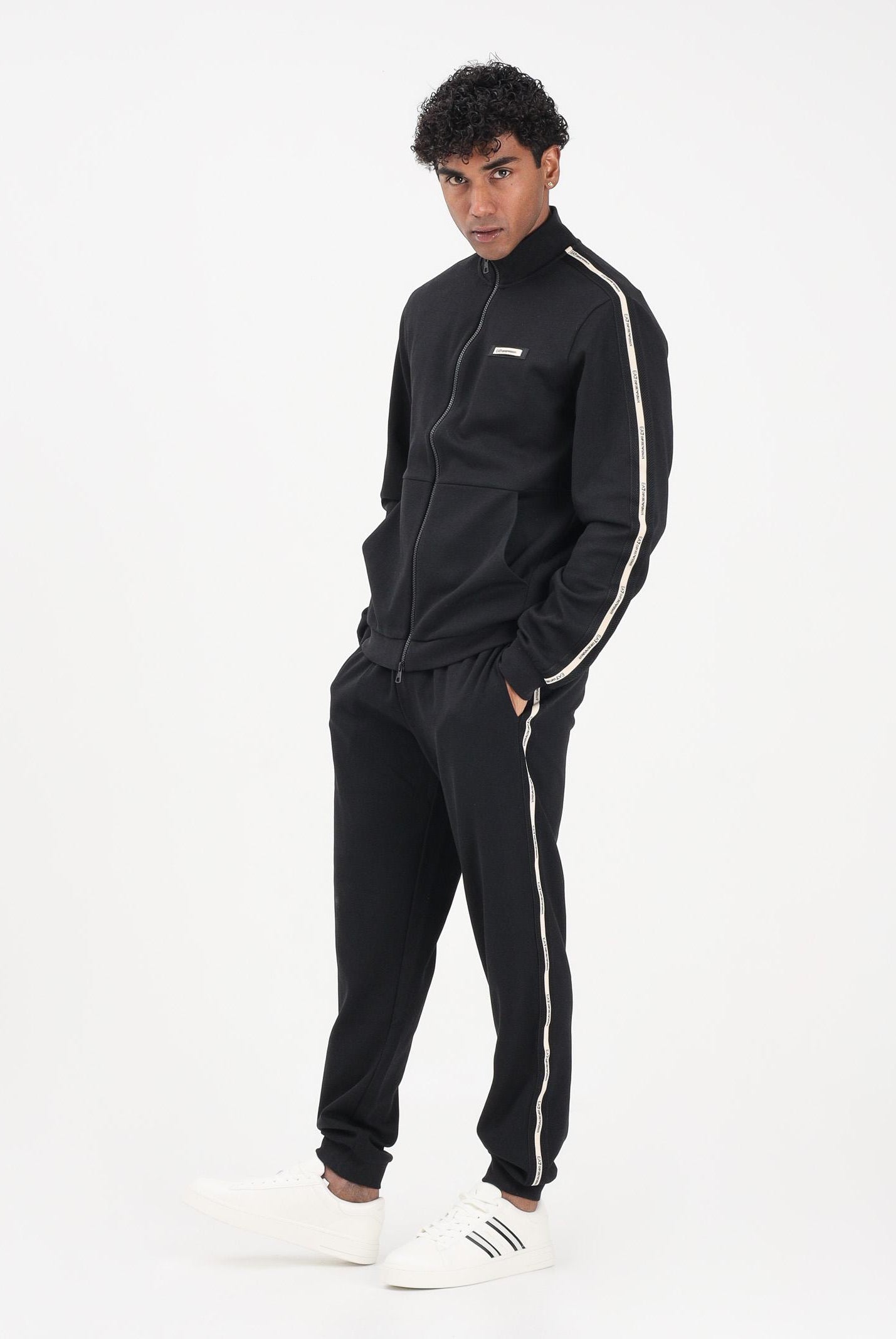 EA7 Pantalone sportivo nero da uomo con banda laterale a contrasto 7M001482AF12660 UC001 EA7