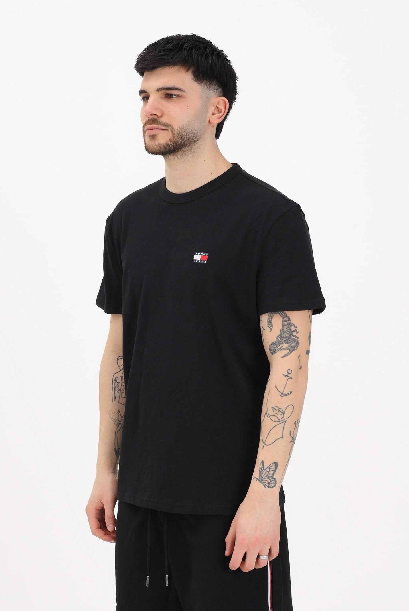 TOMMY JEANS T-shirt a manica corta nera da uomo con ricamo logo DM0DM20322 BDS TOMMY JEANS