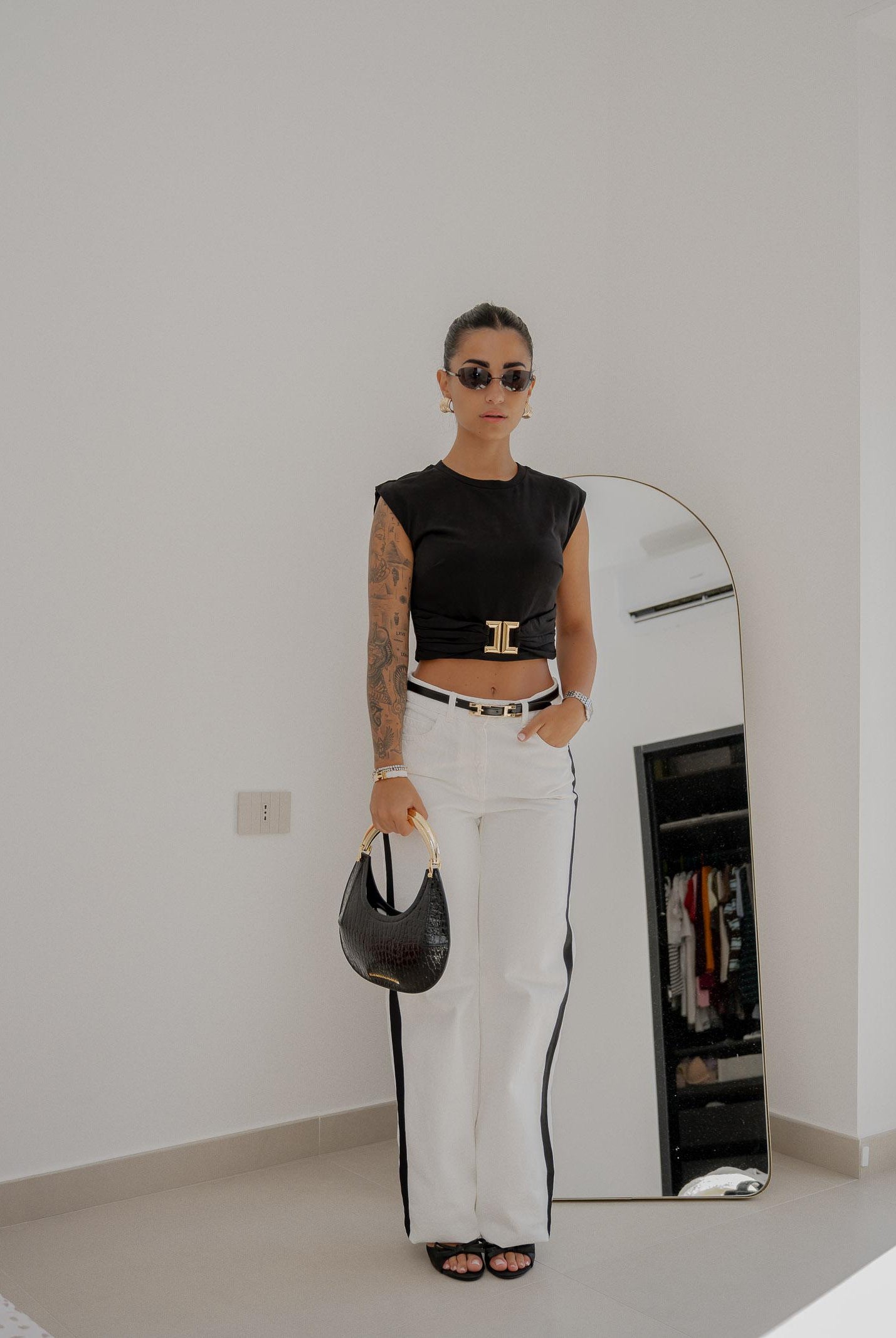 ELISABETTA FRANCHI T-shirt smanicata nera da donna con logo gioiello MA01656E2 110 ELISABETTA FRANCHI