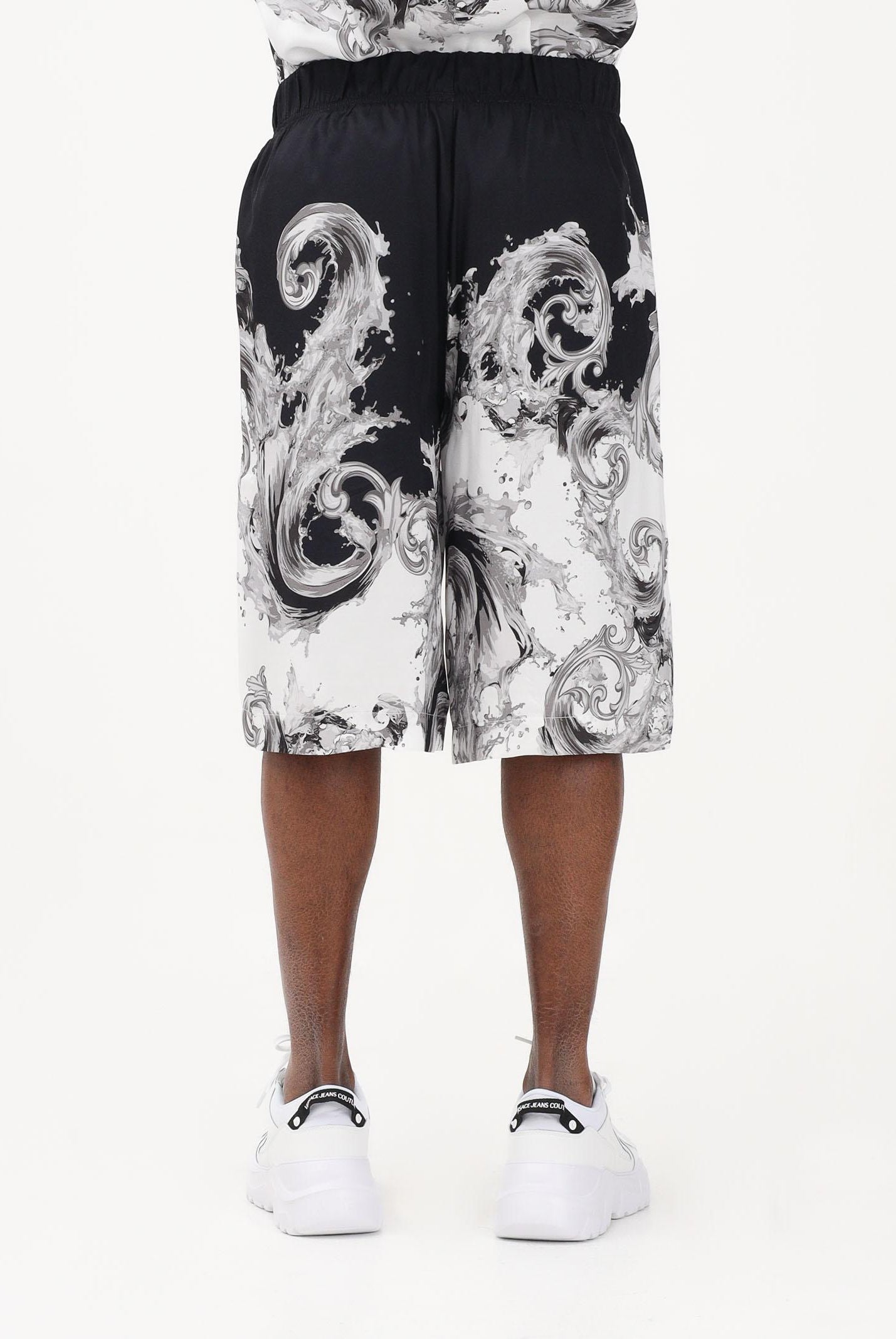 VERSACE JEANS COUTURE Shorts nero da uomo con stampa Wave Couture 80GAD10BNS787 V22 VERSACE JEANS COUTURE