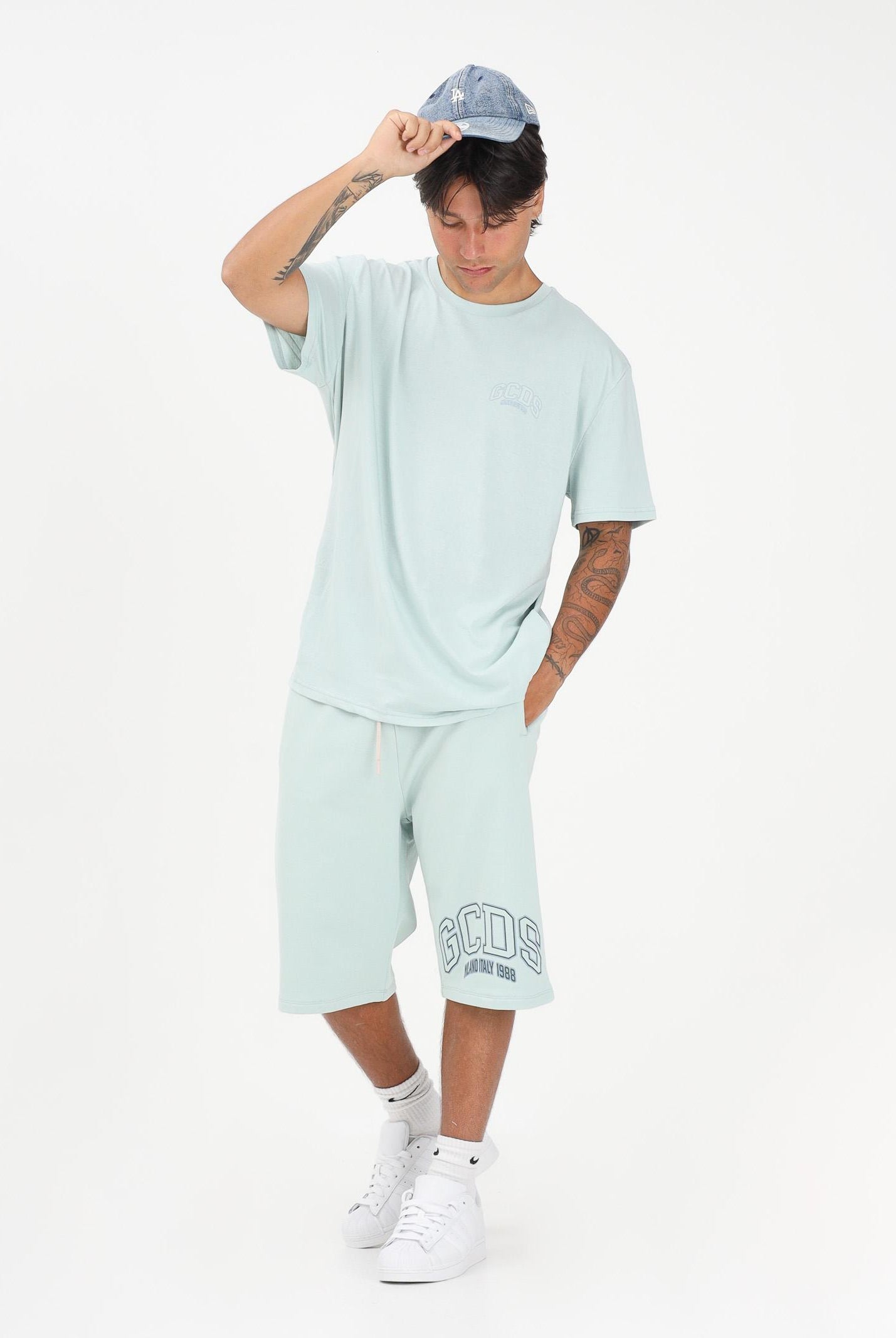 GCDS Shorts sportivo verde acqua per uomo e donna con stampa logo C1MEQL216F004 818G GCDS