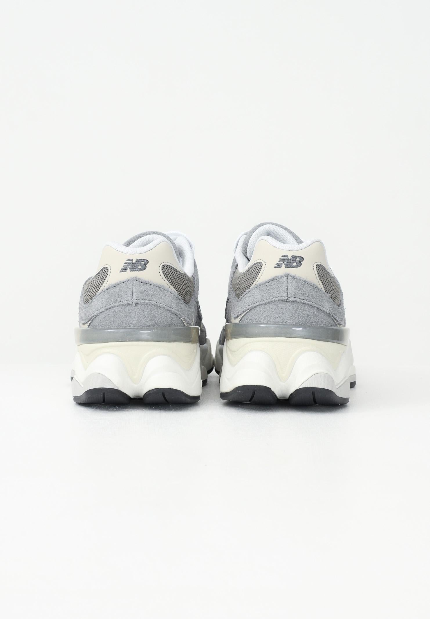 NEW BALANCE Sneakers 9060 grigie per uomo e donna GC9060BA . NEW BALANCE