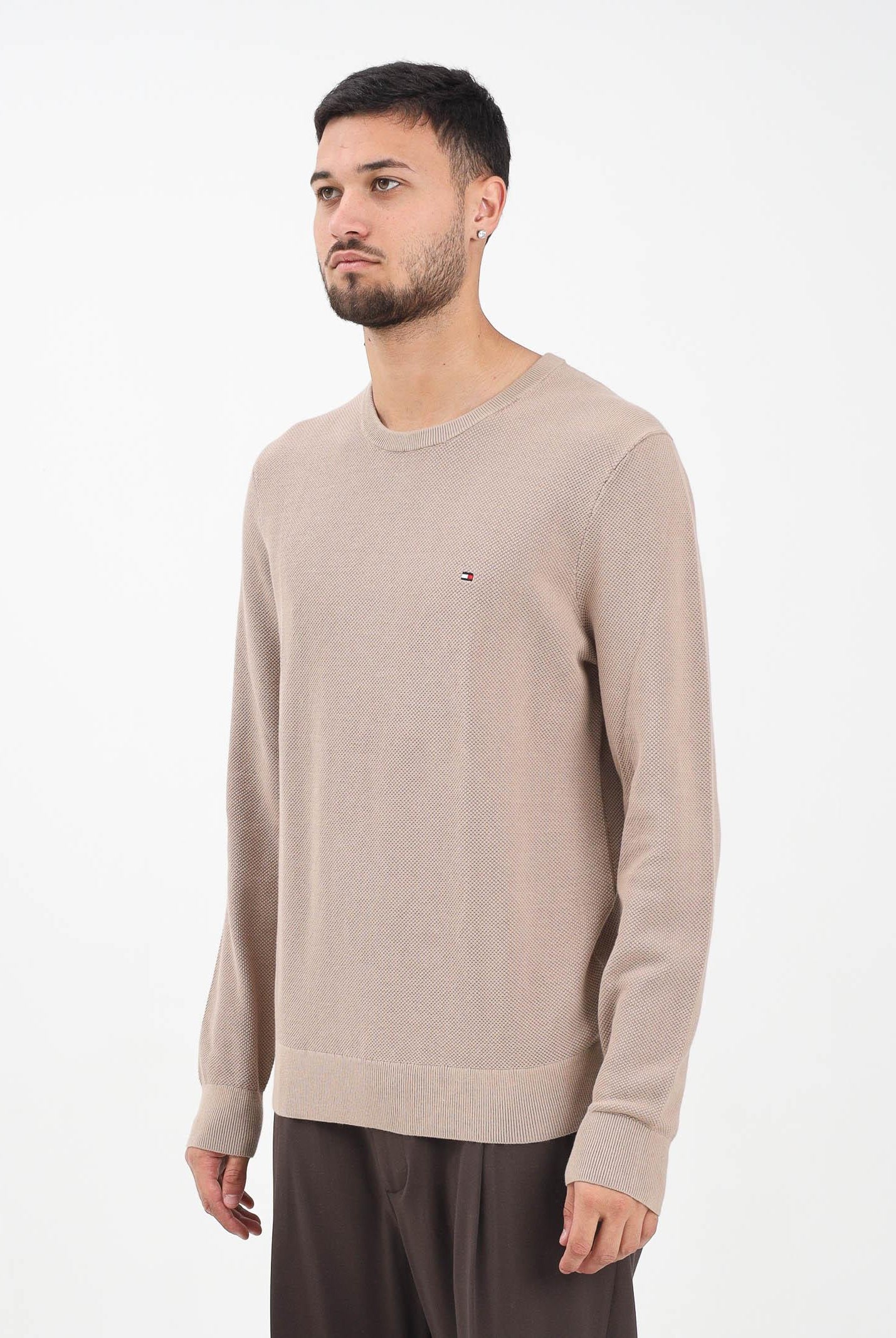 TOMMY HILFIGER Maglioncino girocollo beige da uomo con ricamo bandierina MW0MW36347AFE TOMMY HILFIGER