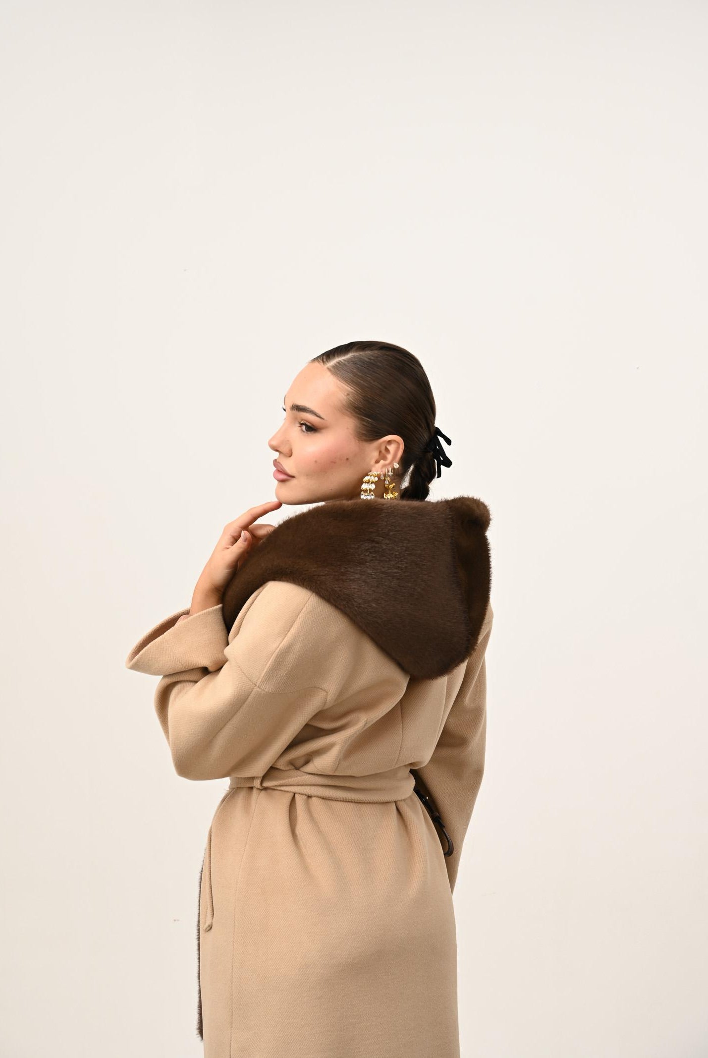 YES LONDON Cappotto beige da donna con dettagli in vera pelliccia CD1221 CA YES LONDON