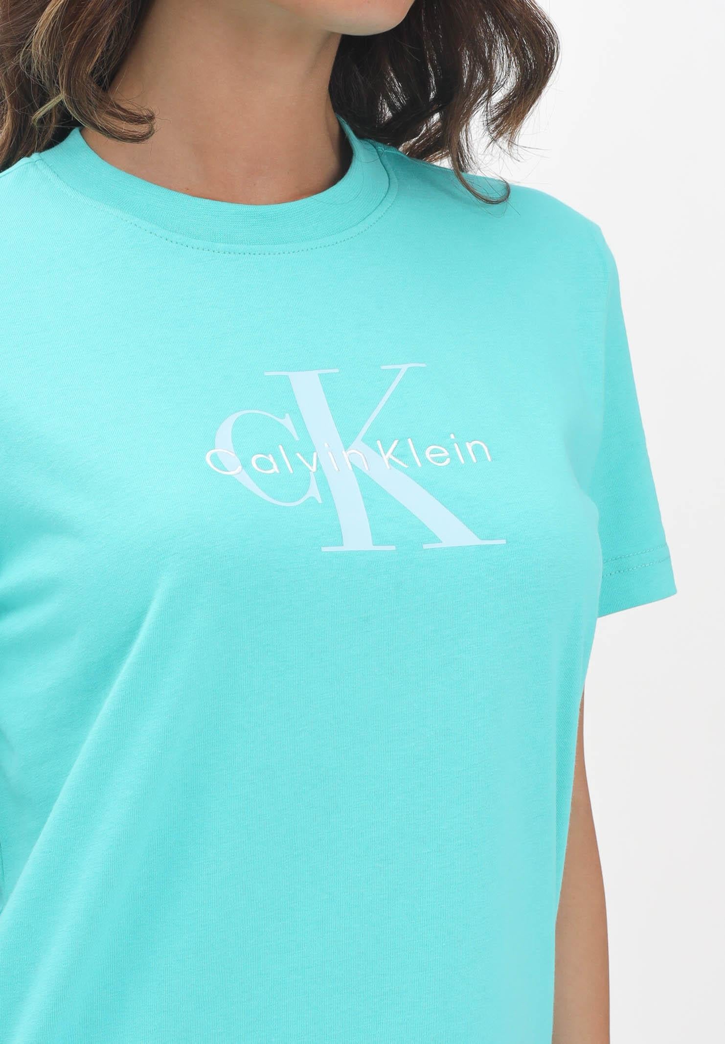 CALVIN KLEIN JEANS T-shirt a manica corta turchese da donna con logo "CK Calvin Klein" LV047B865GXDZ CALVIN KLEIN JEANS