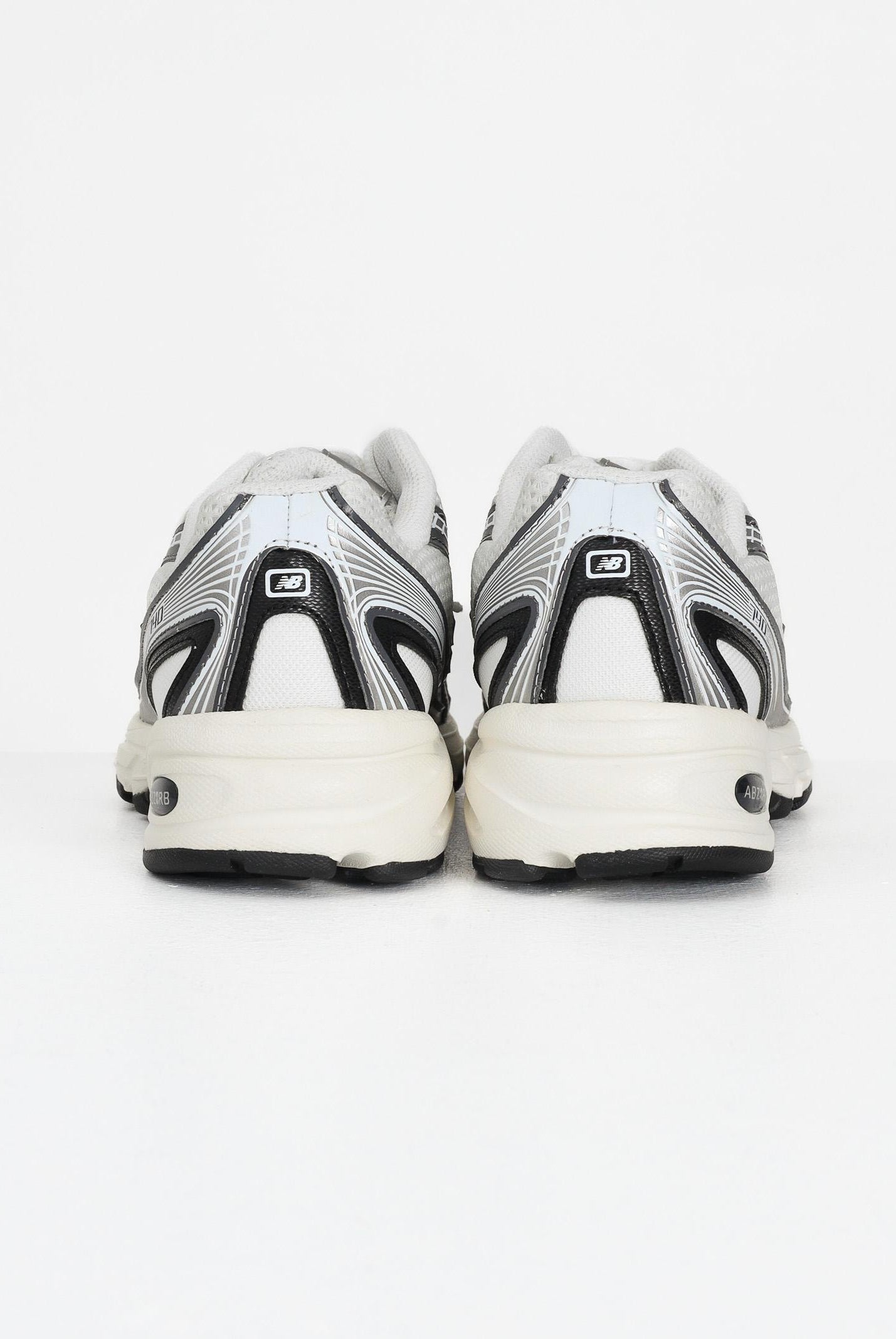 NEW BALANCE Sneakers 740 bianche, argento e nere da uomo U740BK2 . NEW BALANCE