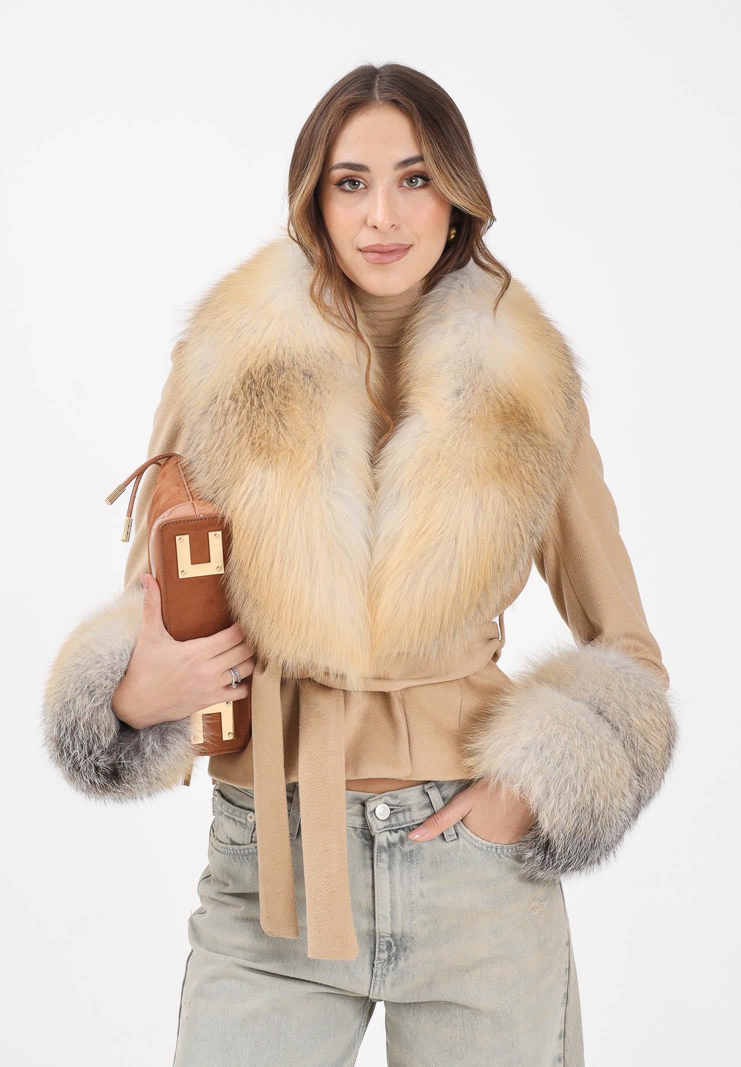 YES LONDON Cappotto beige da donna con dettagli in vera pelliccia CD1228 CA YES LONDON