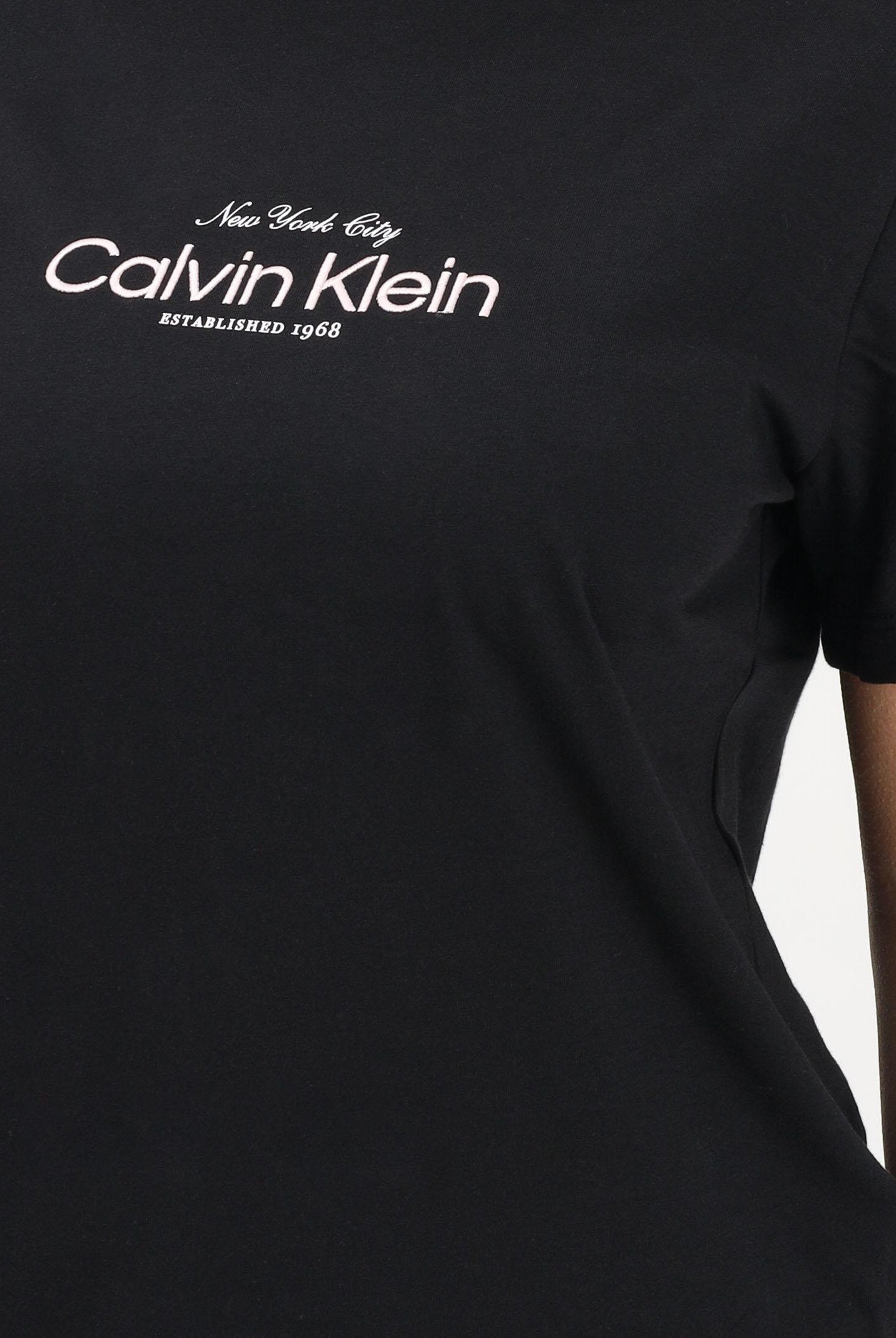 CALVIN KLEIN JEANS T-shirt a manica corta nera da donna con ricamo logo LV047F810G UB1 CALVIN KLEIN JEANS