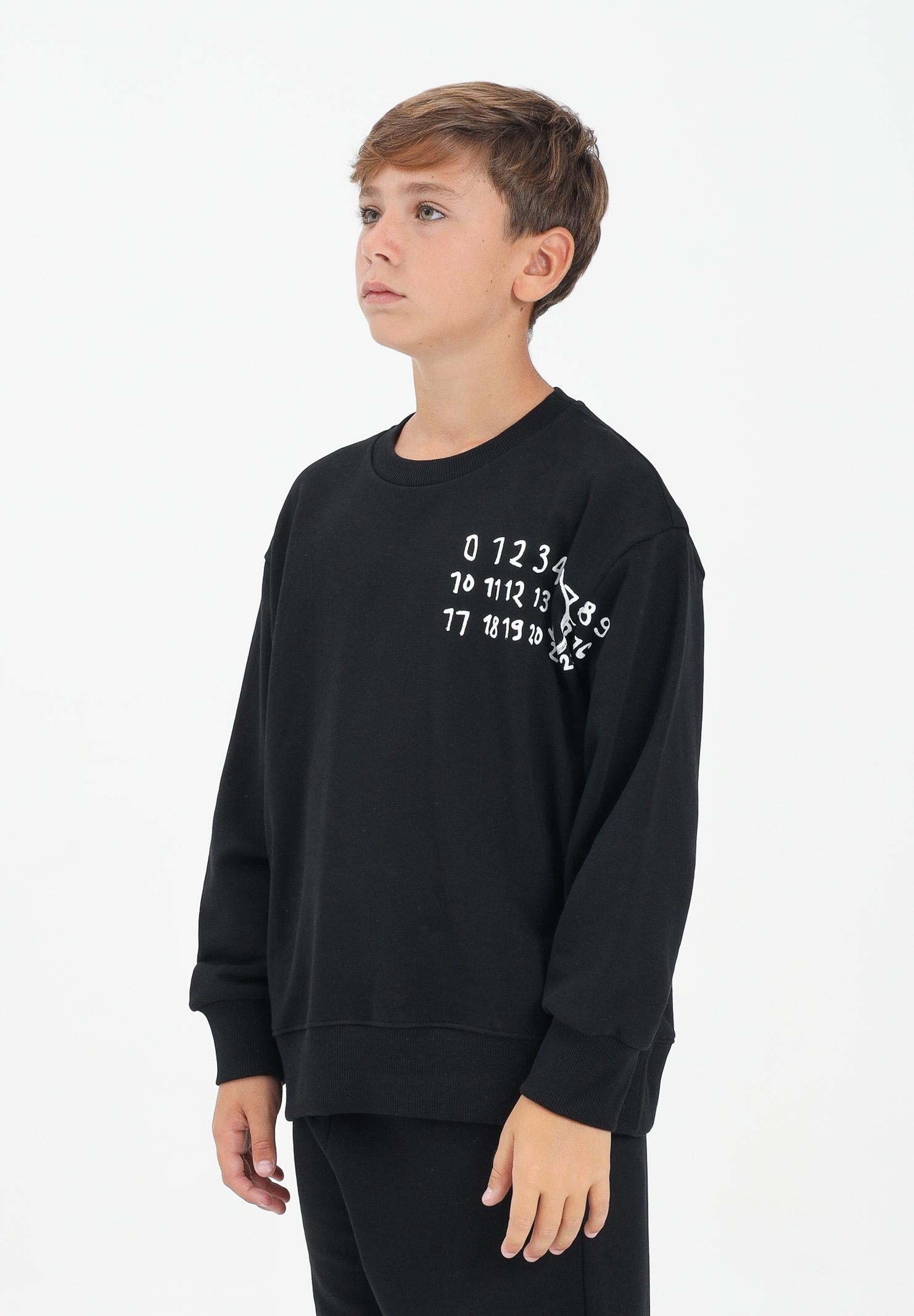 MAISON MARGIELA Felpa girocollo nera per donna, ragazzi e bambini con il logo Hand Written M60896MM02X M6900 MAISON MARGIELA