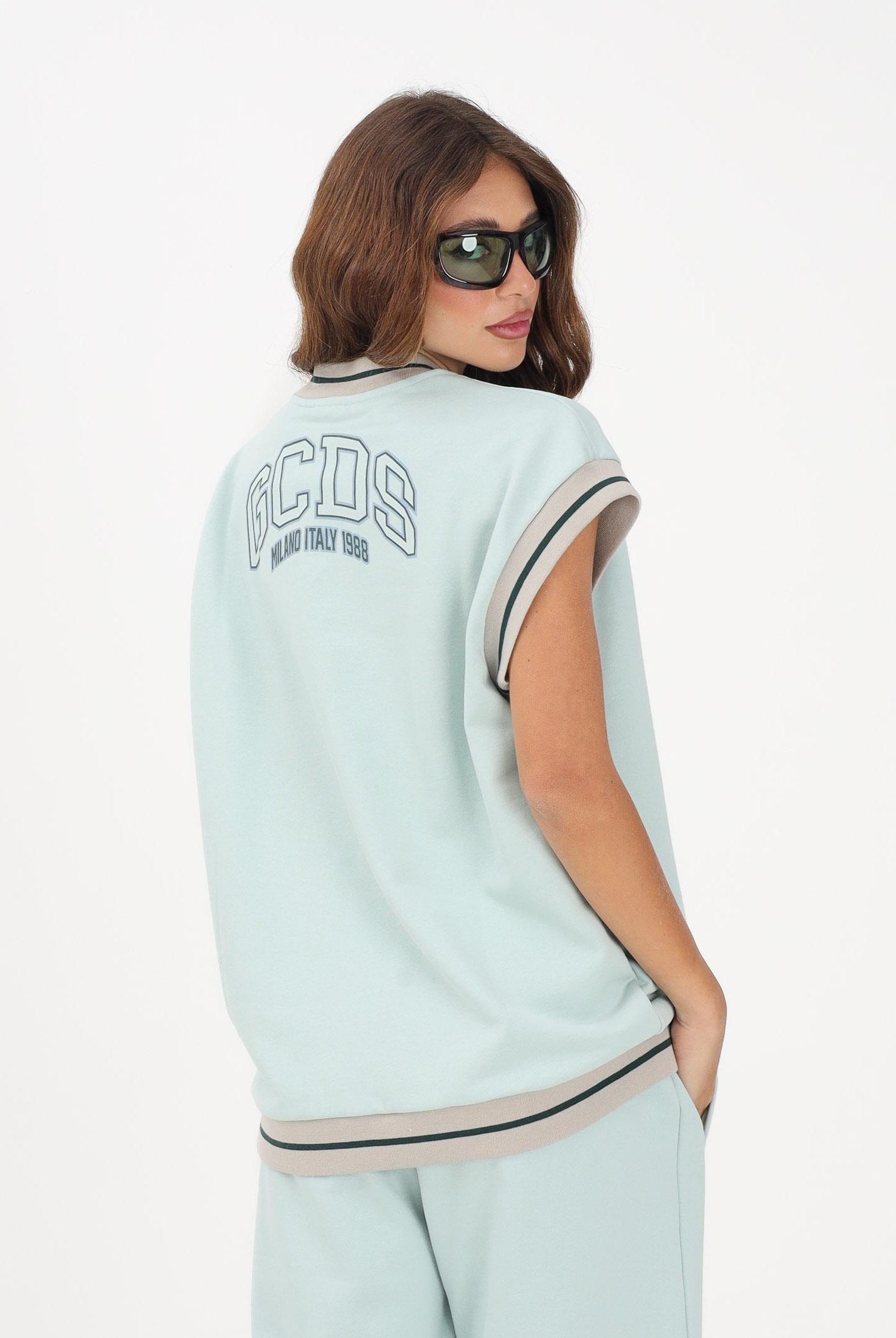 GCDS Felpa gilet verde acqua per uomo e donna con stampa maxi sul retro C1MEQE119F004 818G GCDS