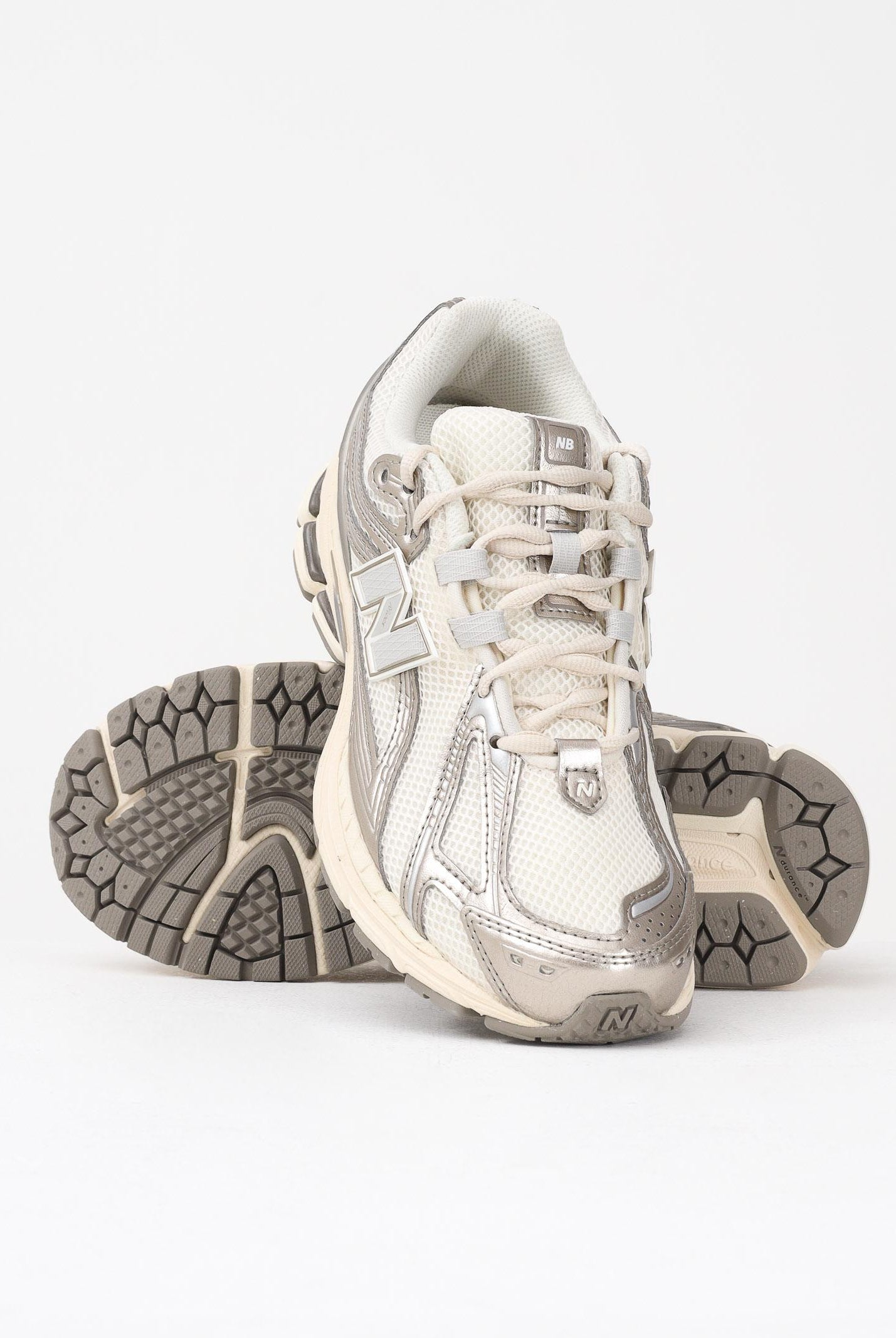 NEW BALANCE Sneakers 1906R panna e argento per uomo e donna U1906RCN . NEW BALANCE