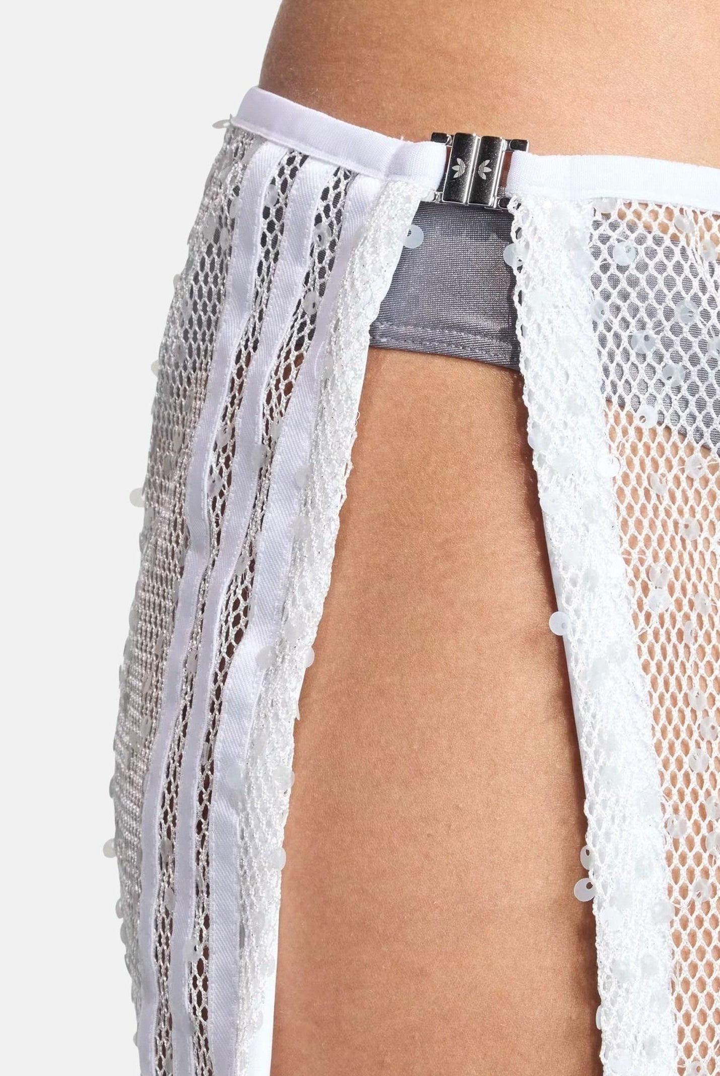ADIDAS ORIGINALS Gonna corta motivo traforato con paillettes bianca da donna. HZ1007 . ADIDAS ORIGINALS