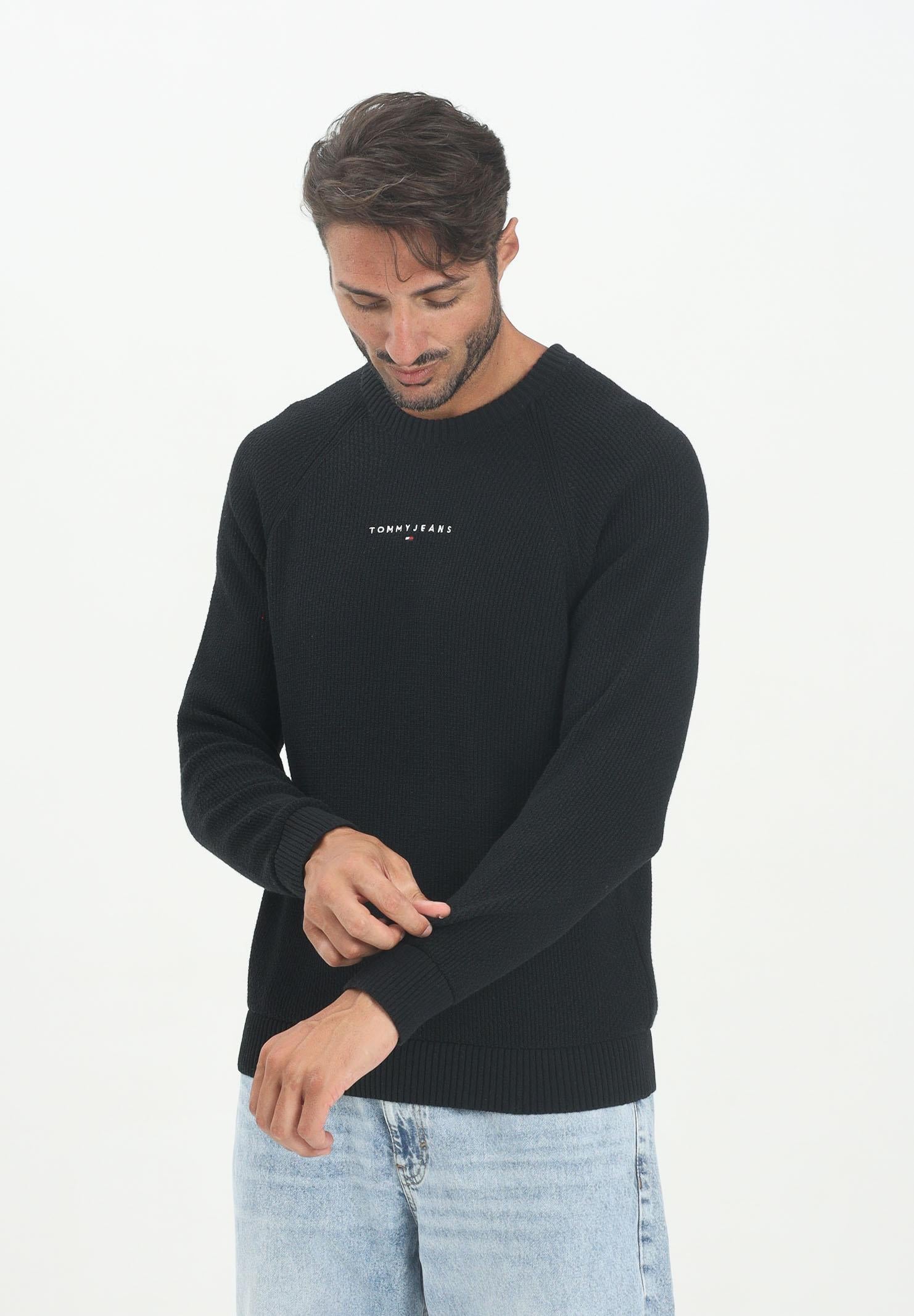 TOMMY JEANS Maglioncino girocollo nero da uomo con logo DM0DM21655BDS TOMMY JEANS