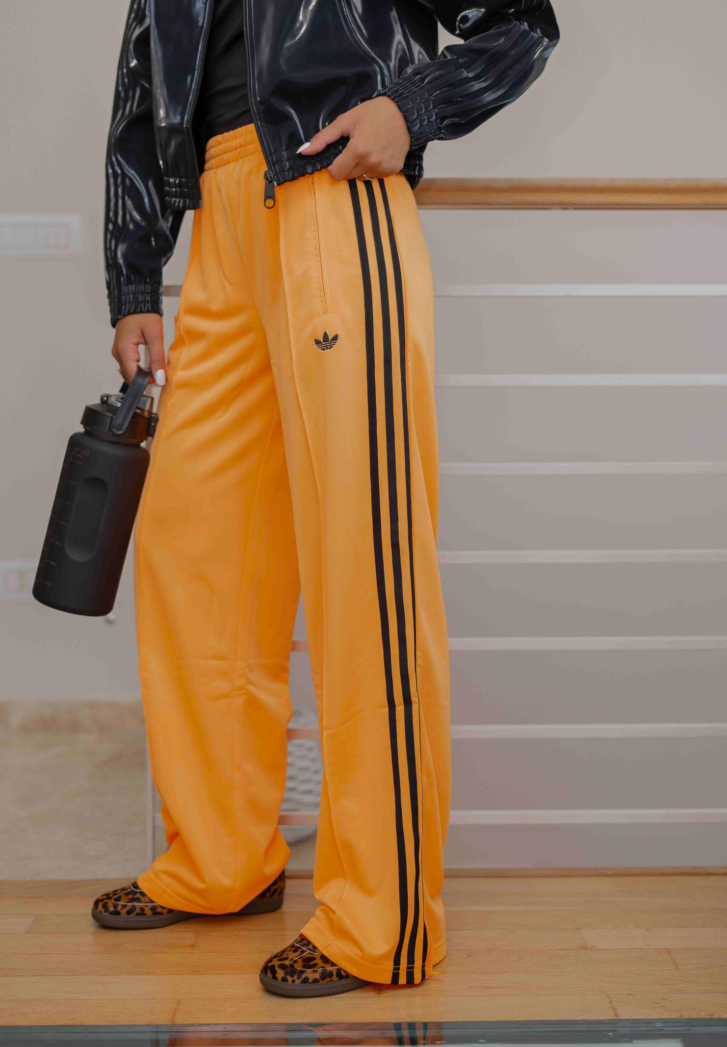 ADIDAS ORIGINALS Pantalone sportivo Adicolor Classic Firebird Loose arancione fluo da donna JY2694 . ADIDAS ORIGINALS