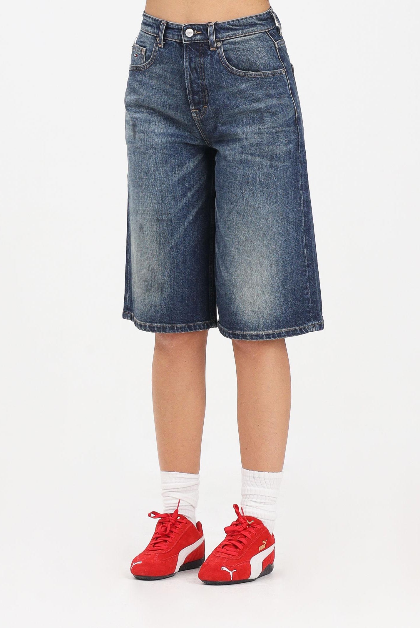 TOMMY JEANS Bermuda in denim medio da donna DW0DW221431BK . TOMMY JEANS