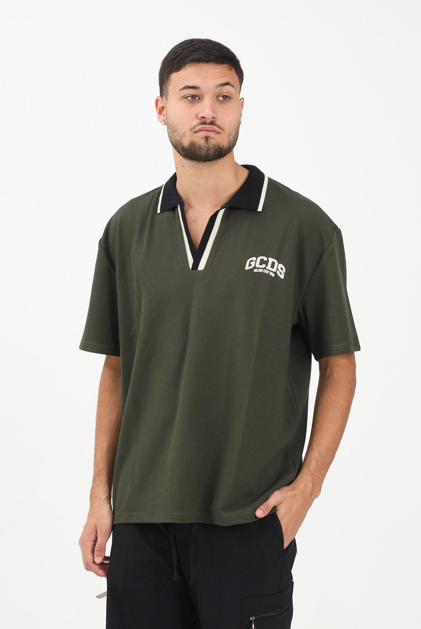GCDS Polo a manica corta verde militare da uomo con Logo Lounge B2EM2500JJ6 88 GCDS