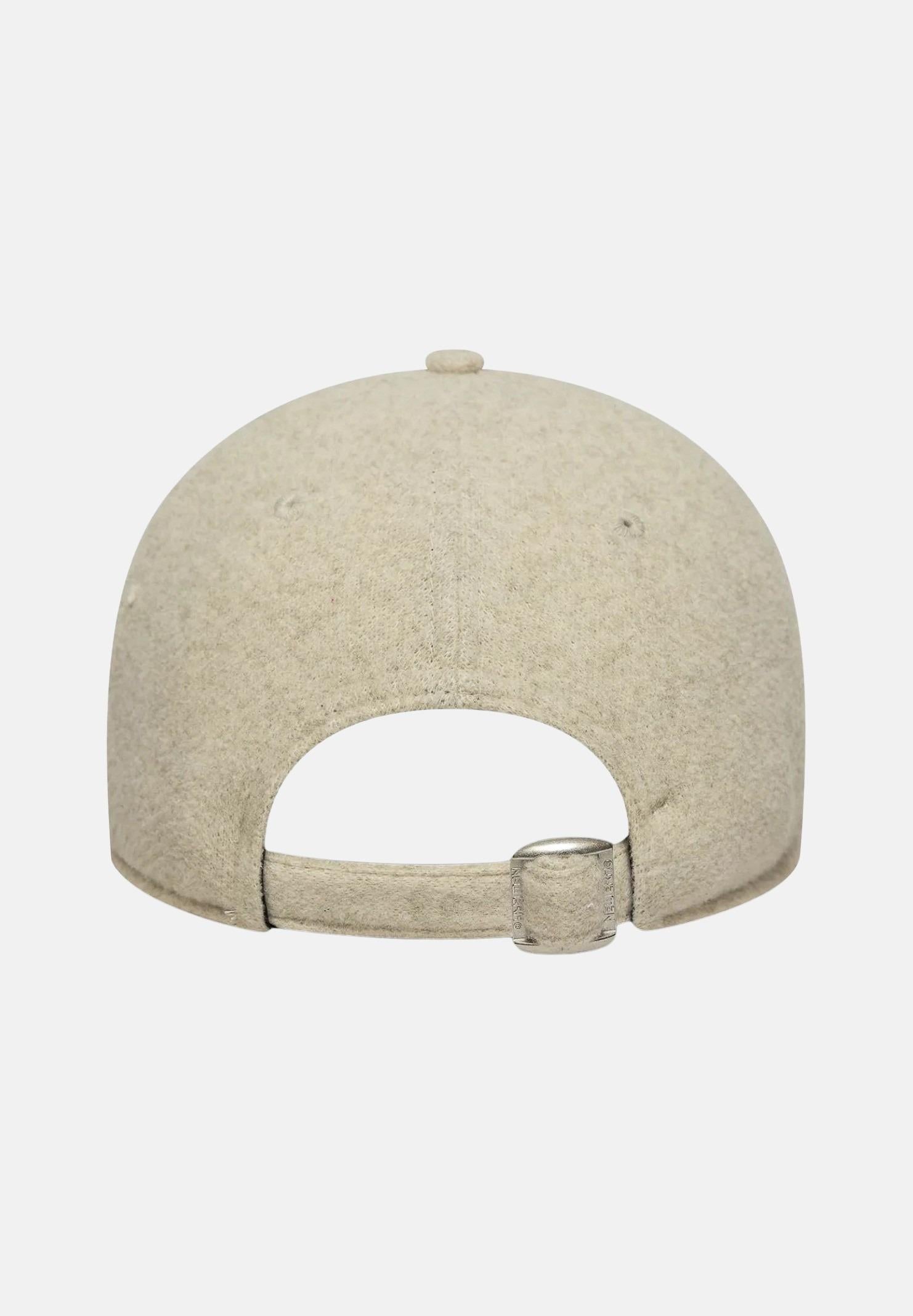 NEW ERA Cappello con visiera 9TWENTY A-Frame New York Yankees MLB Melton Luxe beige per uomo e donna 60691092 . NEW ERA