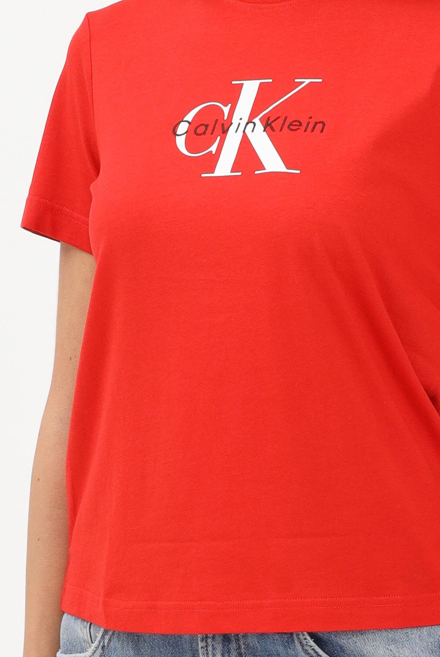 CALVIN KLEIN JEANS T-shirt a manica corta rossa da donna con logo LV047B865GVMT . CALVIN KLEIN JEANS