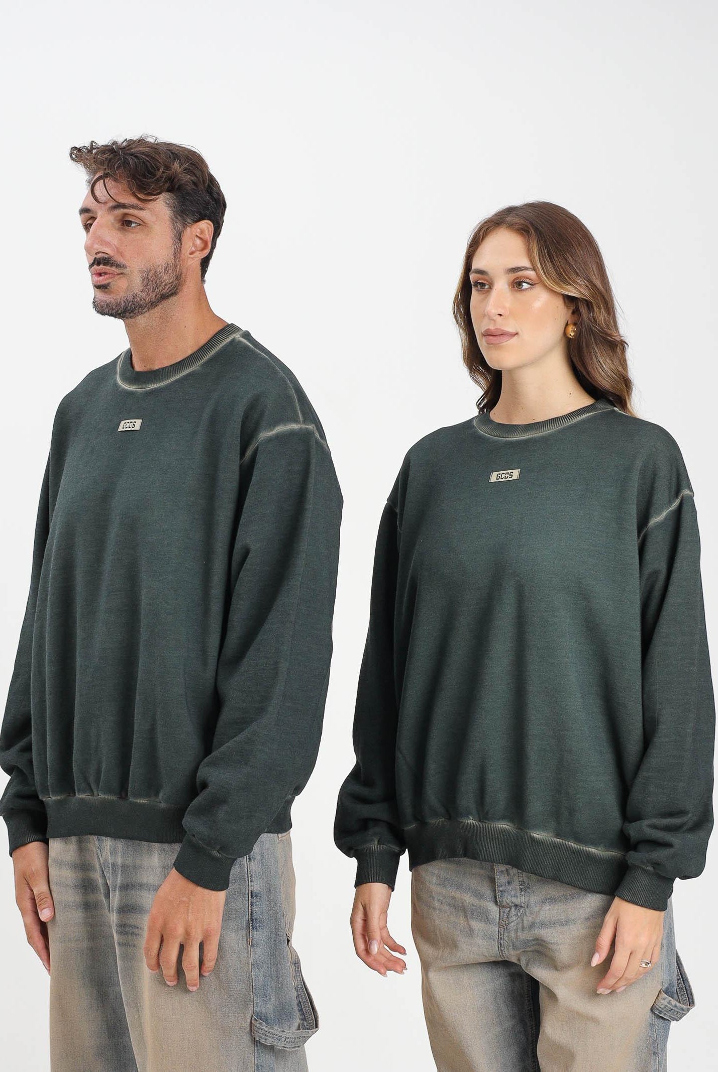 GCDS Felpa girocollo verde per uomo e donna con effetto washed B2CM1511JE8 82 GCDS