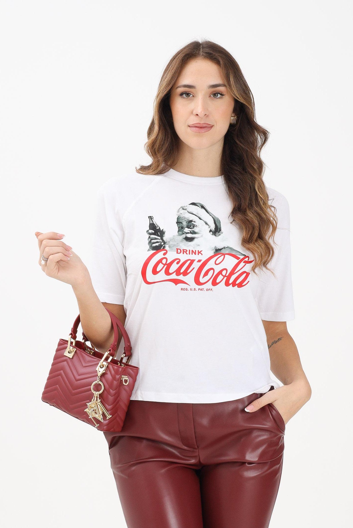 ONLY T-shirt a manica corta bianca da donna con stampa Coca Cola 15355794 White ONLY