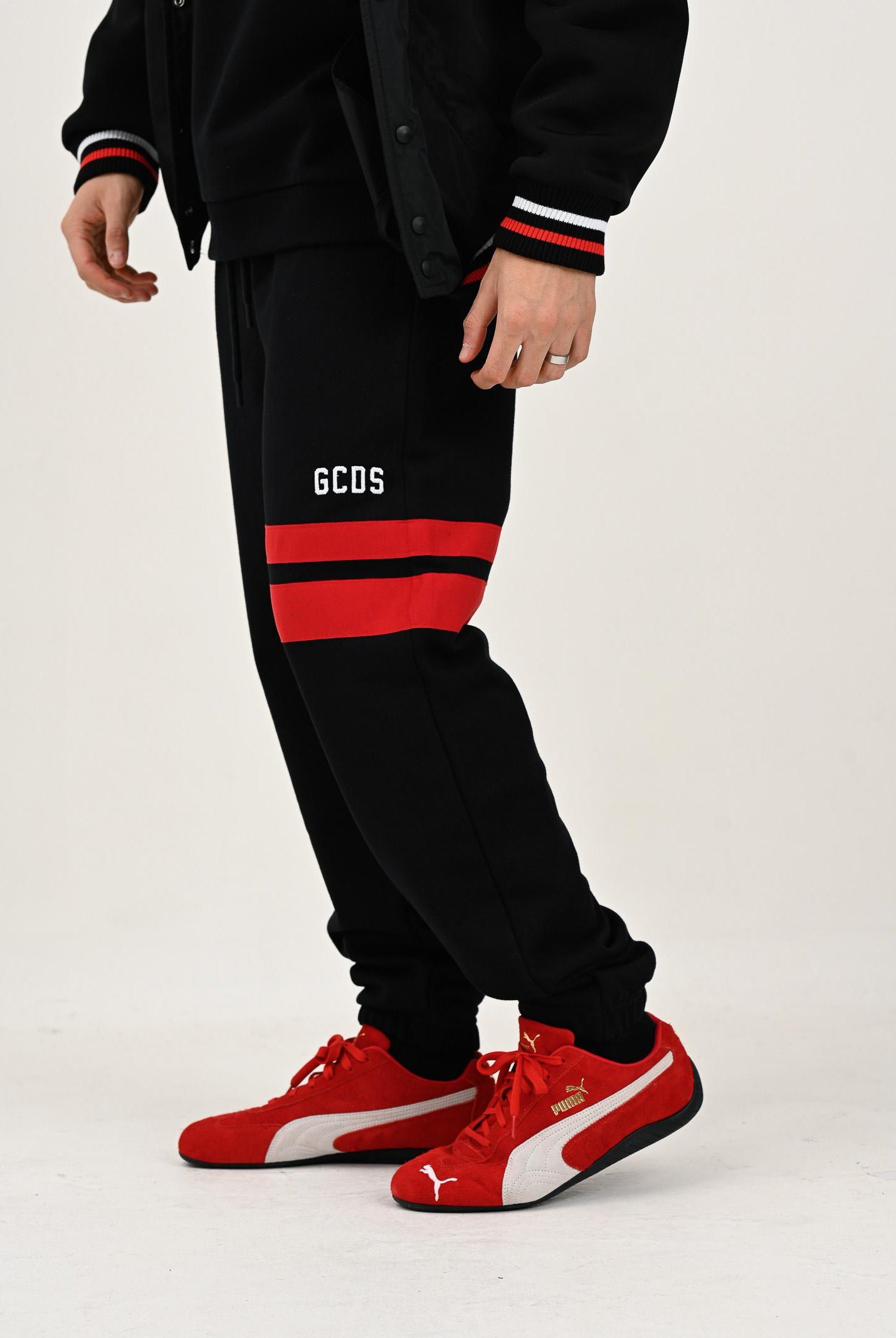 GCDS Pantalone sportivo nero per uomo e donna con dettagli a contrasto B1XM3002JI0 99 GCDS