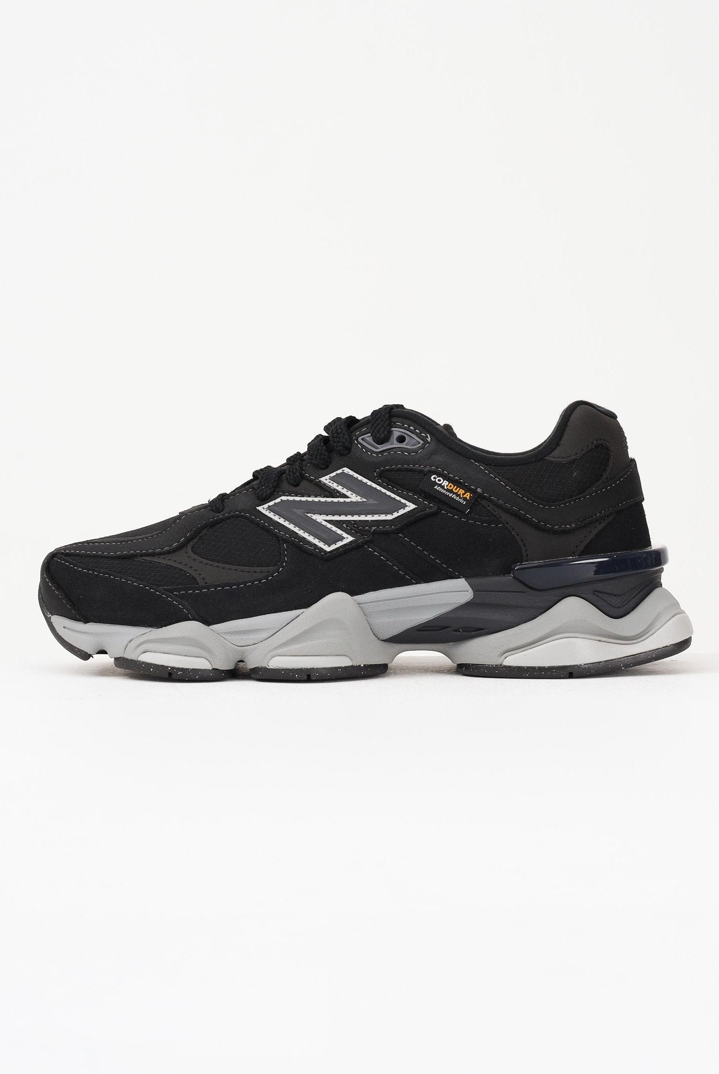 NEW BALANCE Sneakers 9060 nere per uomo e donna U9060ORA . NEW BALANCE