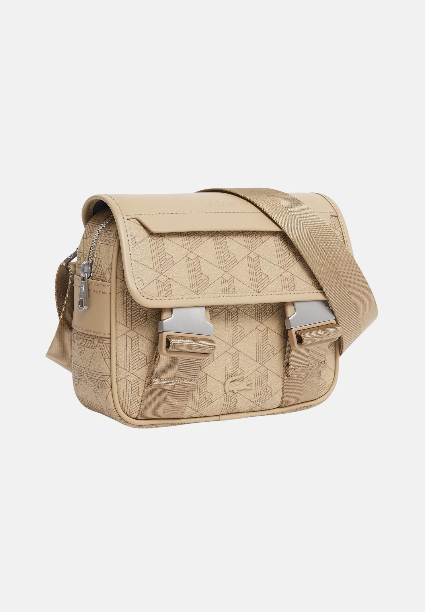 LACOSTE Borsa a tracolla beige per uomo e donna con monogramma The Blend NH3787 R59 LACOSTE