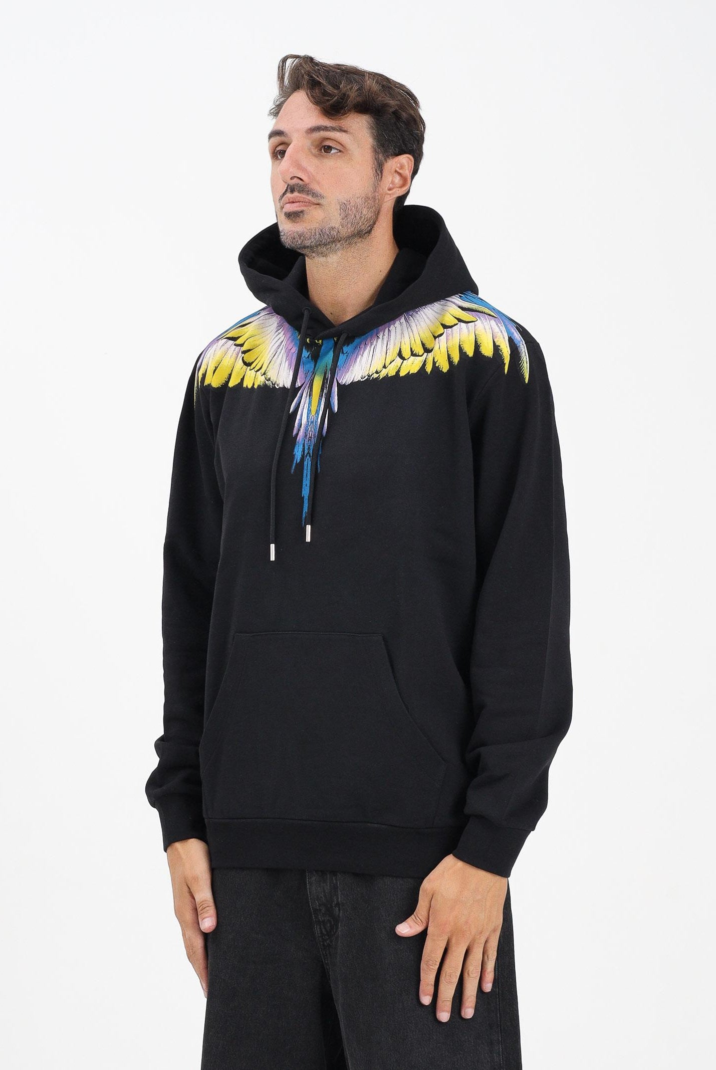 MARCELO BURLON COUNTY OF MILAN Felpa con cappuccio nera da uomo caratterizzata da stampa ali F5CAMAHS030 110 MARCELO BURLON COUNTY OF MILAN