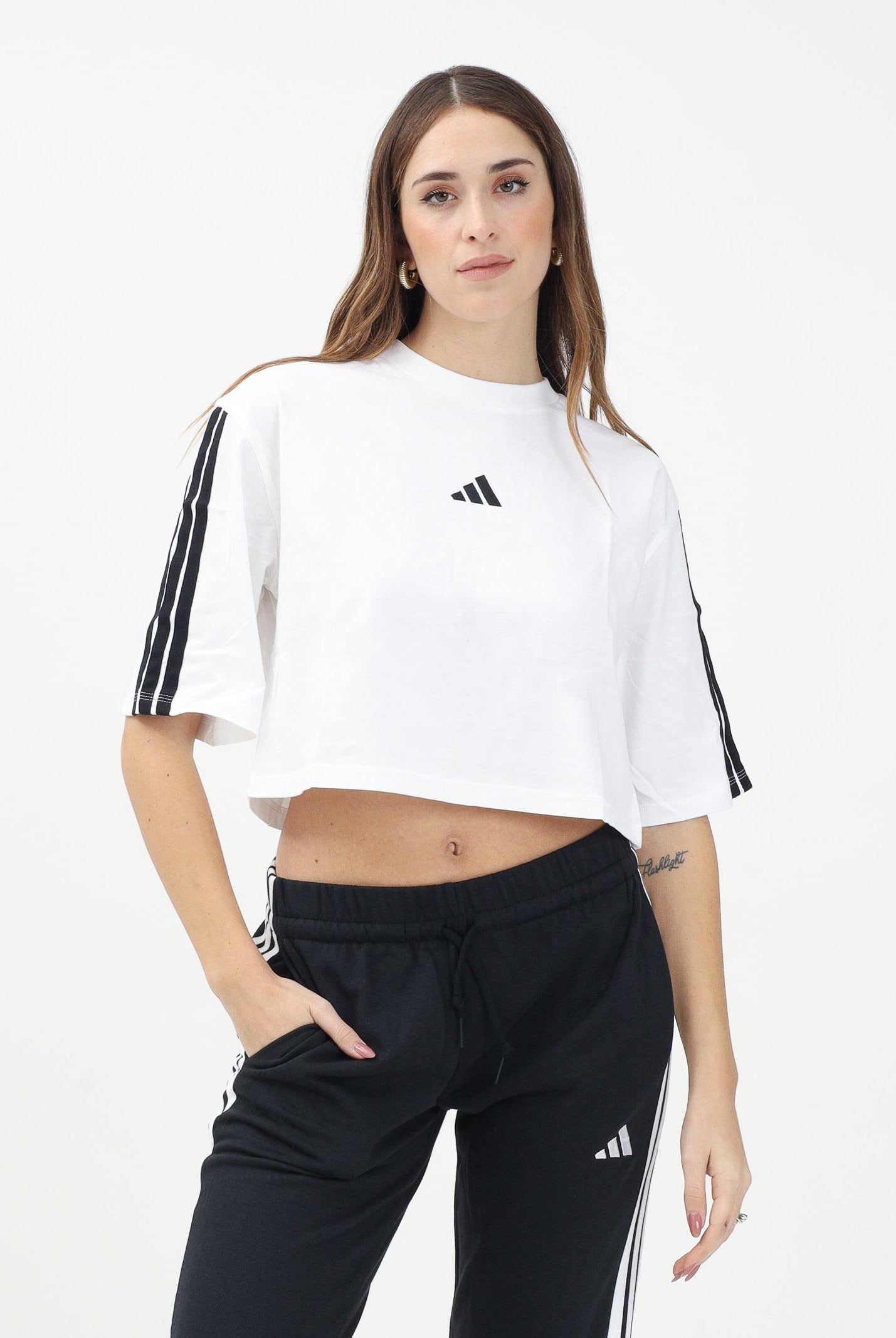 ADIDAS PERFORMANCE T-shirt a manica corta Essentials 3-Stripes Cotton Loose bianca da donna JD4999 . ADIDAS PERFORMANCE