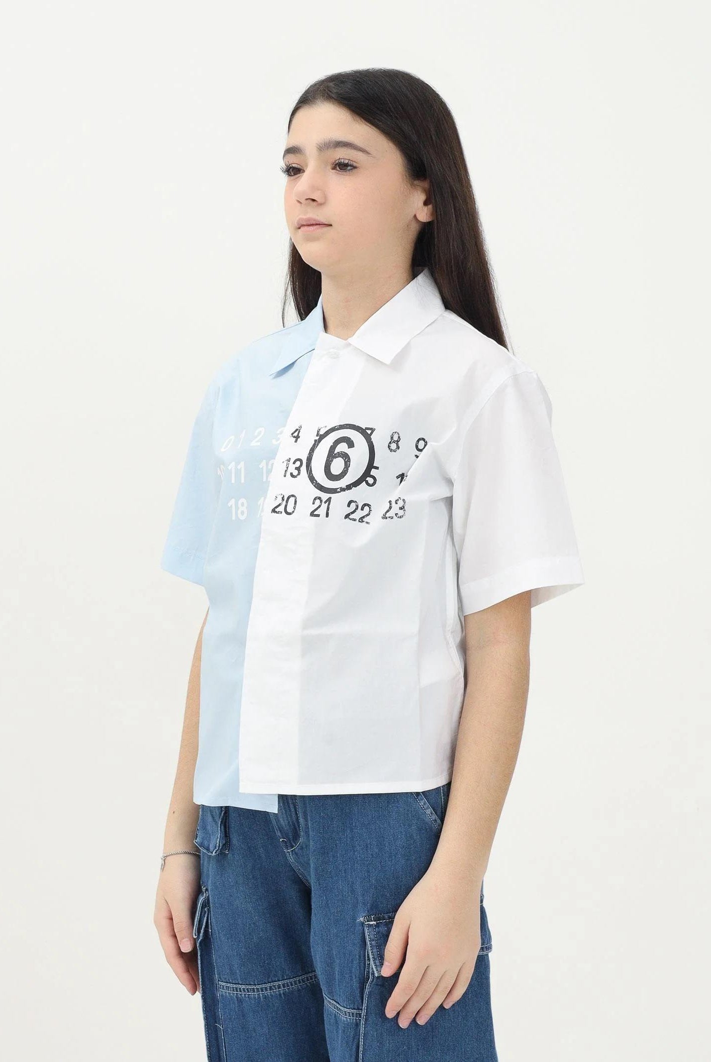 MAISON MARGIELA Camicia a maniche corte bianca e azzurra per donna, ragazzi e bambini con stampa Numbers M60761MM014 M6C29 MAISON MARGIELA
