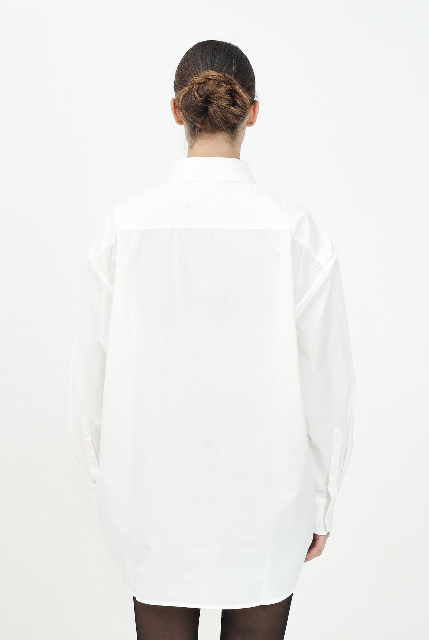 TOMMY JEANS Camicia a manica lunga bianca da donna dal taglio over DW0DW19357 YBL TOMMY JEANS
