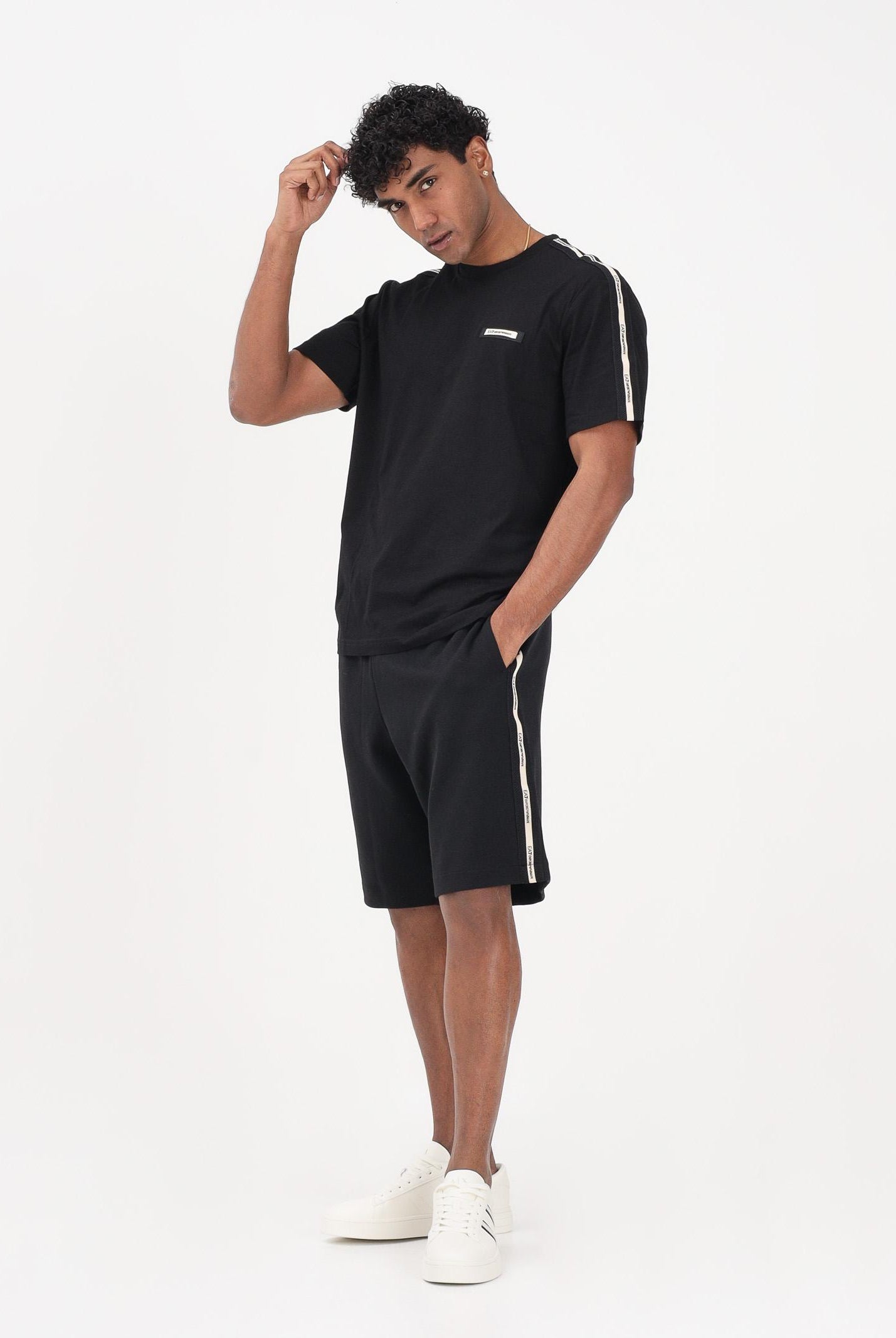 EA7 Shorts sportivo nero da uomo con bande logate laterali 7M001481AF12660 UC001 EA7