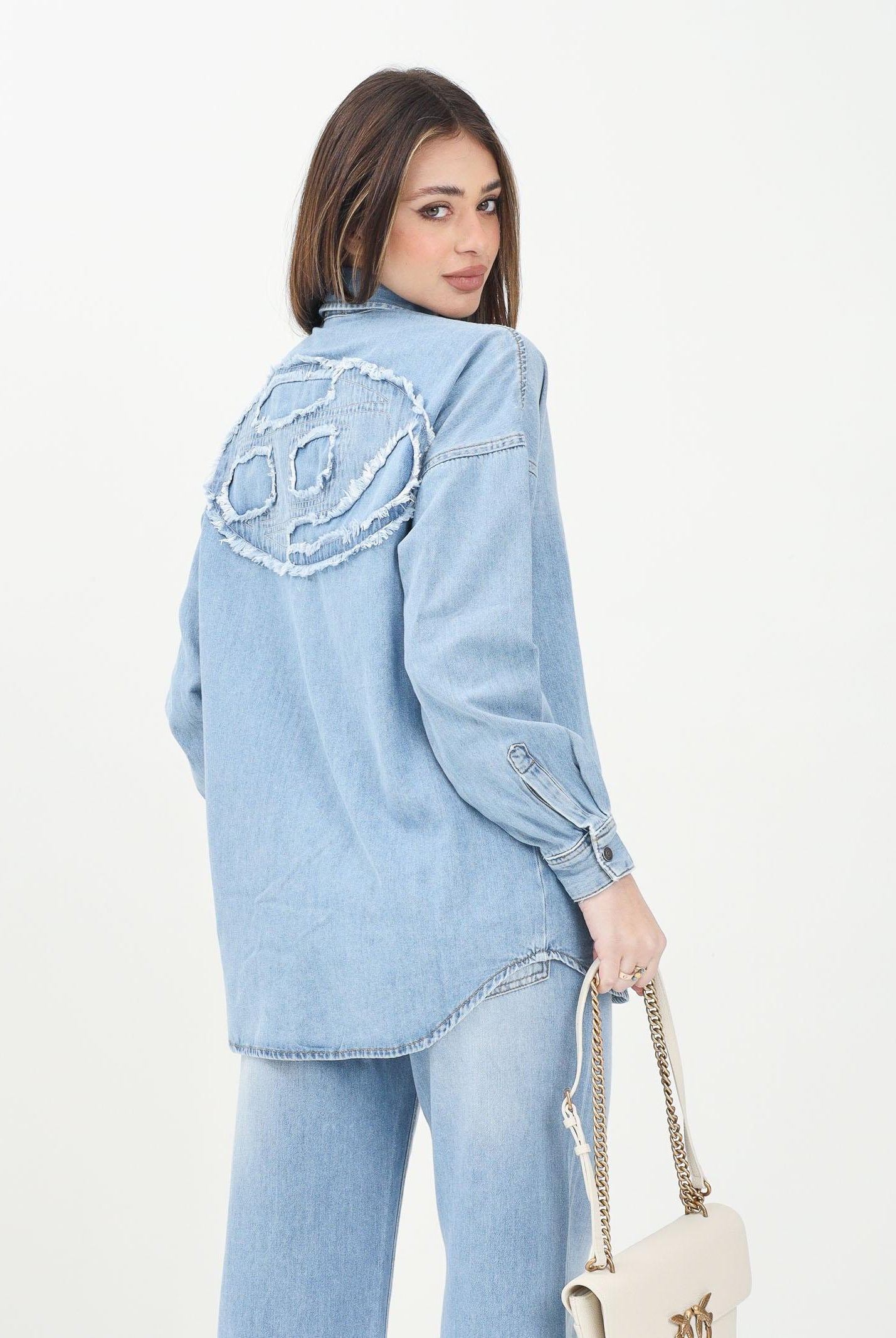 DIESEL Camicia Ckama in denim chiaro per donna, ragazze e bambine con logo Oval D mega-size J02307KXBNK K01 DIESEL