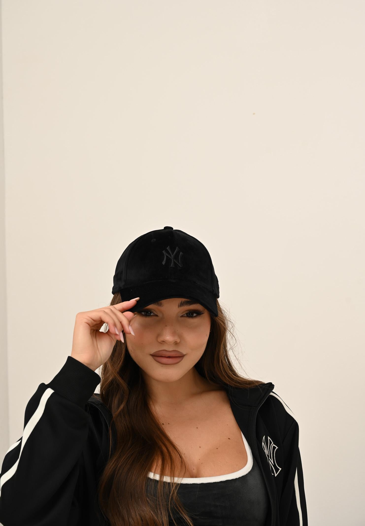 NEW ERA Cappello con visiera 9FORTY New York Yankees MLB in velluto nero per uomo e donna 60758956 . NEW ERA