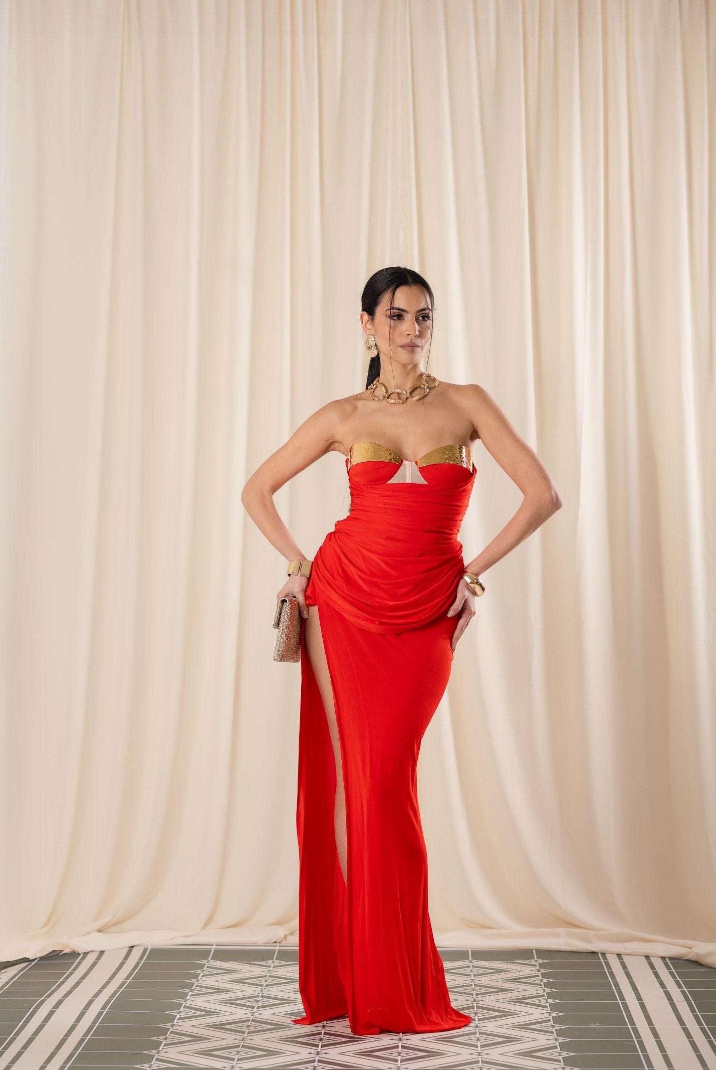 ELISABETTA FRANCHI Abito lungo rosso da donna con coppe in metallo ABR3562E2 FG2 ELISABETTA FRANCHI